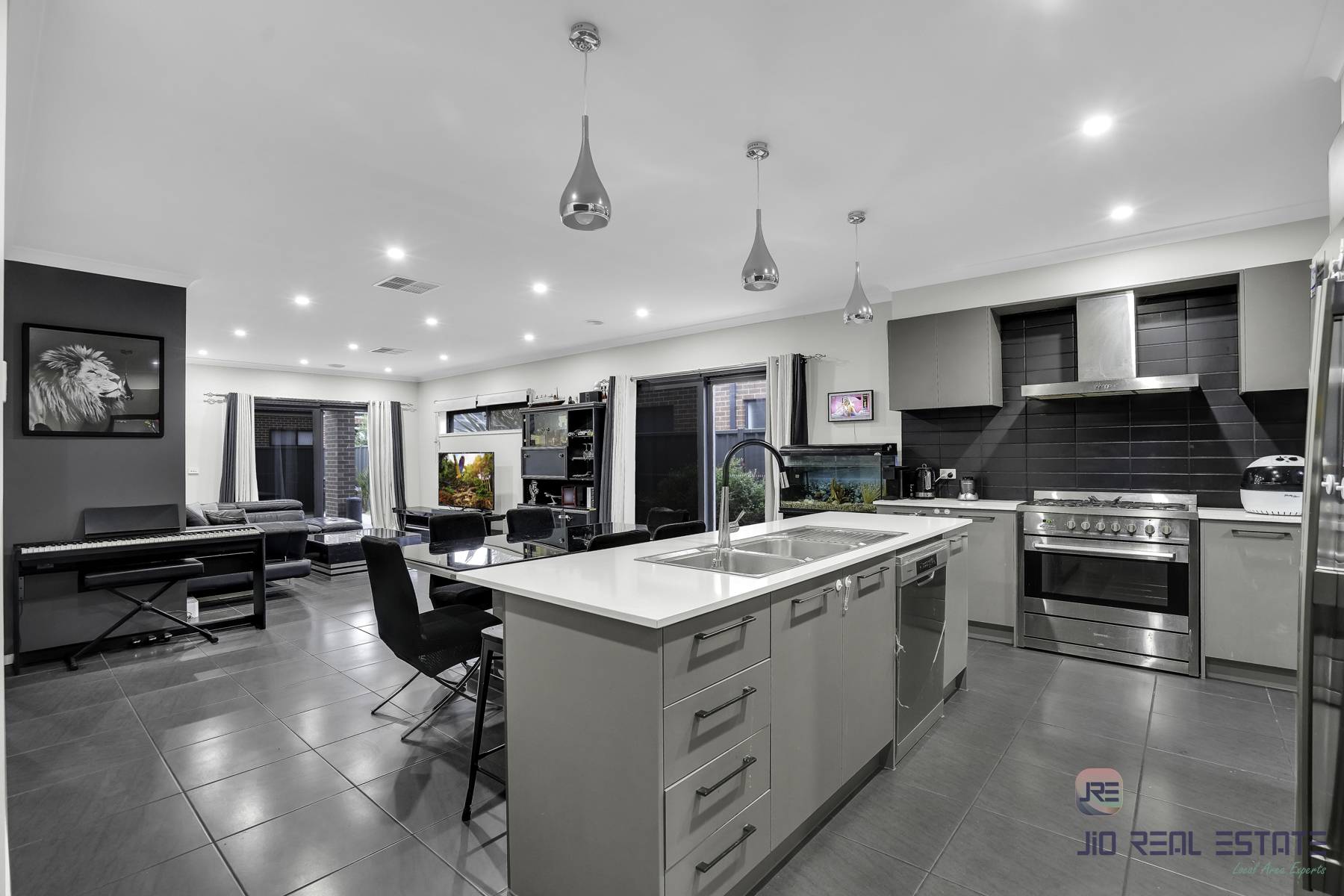 12 Mossman Grove, Cobblebank VIC