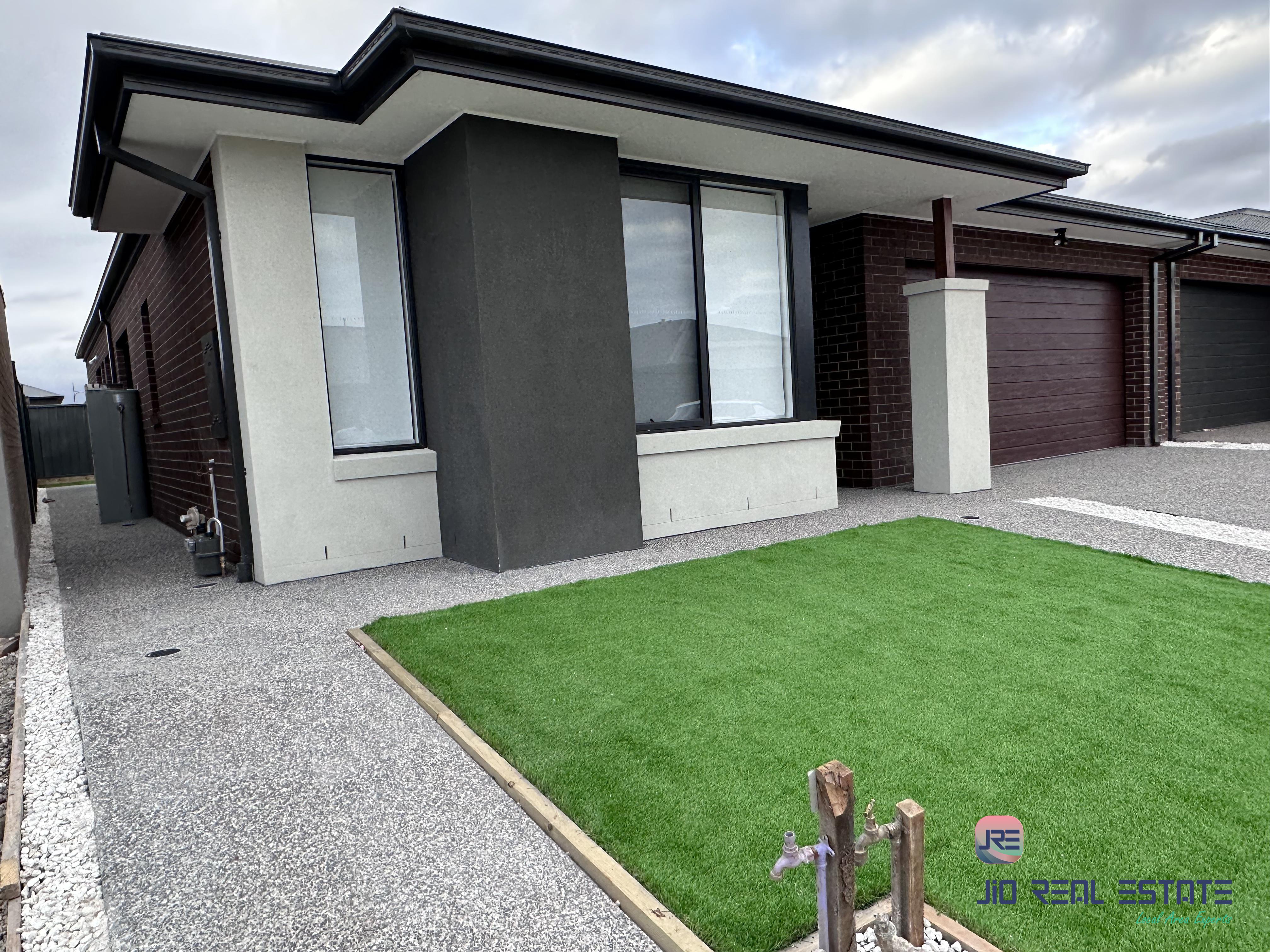 24 Glenard Ave, Strathtulloh VIC