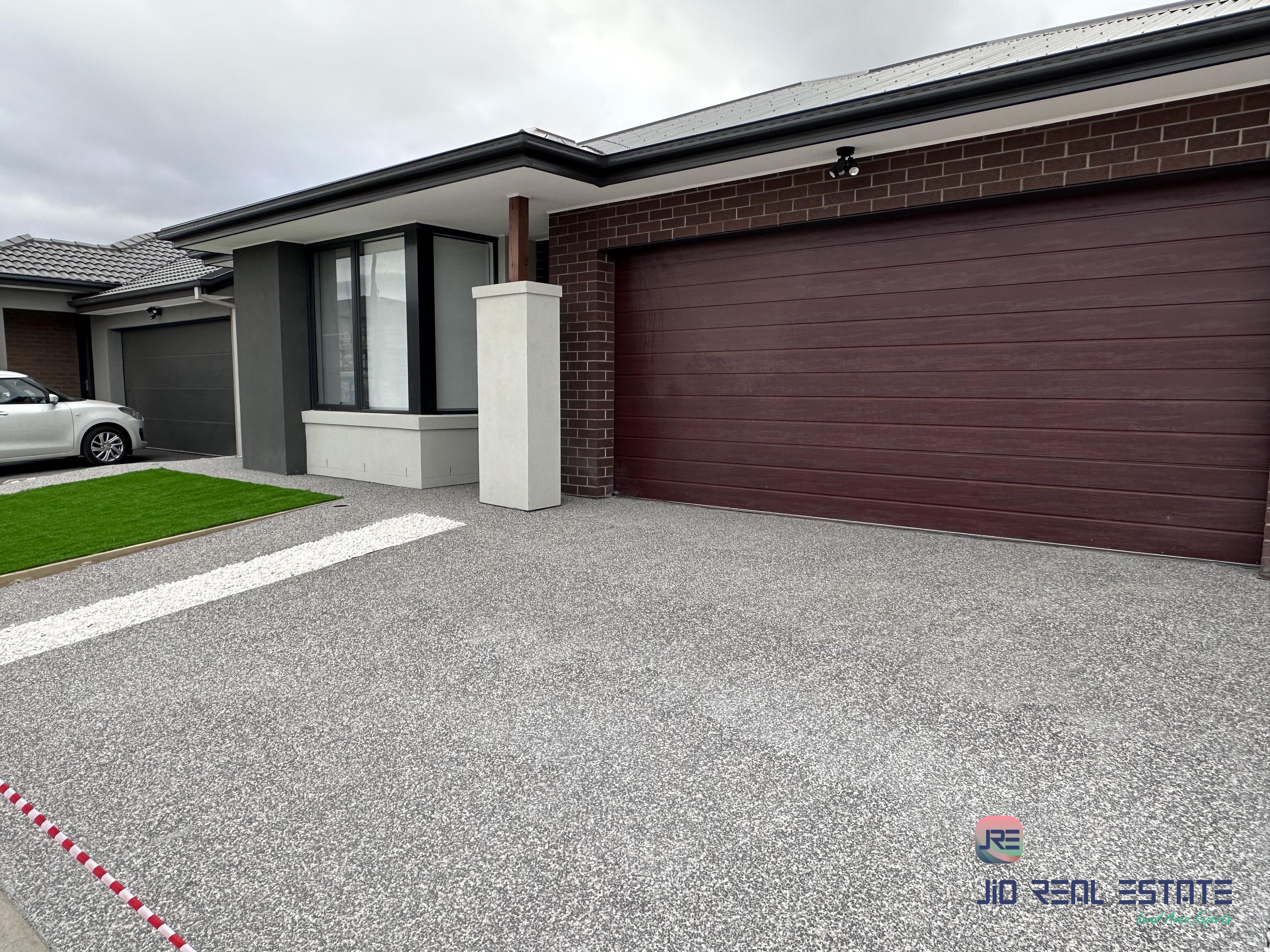 24 Glenard Ave, Strathtulloh VIC