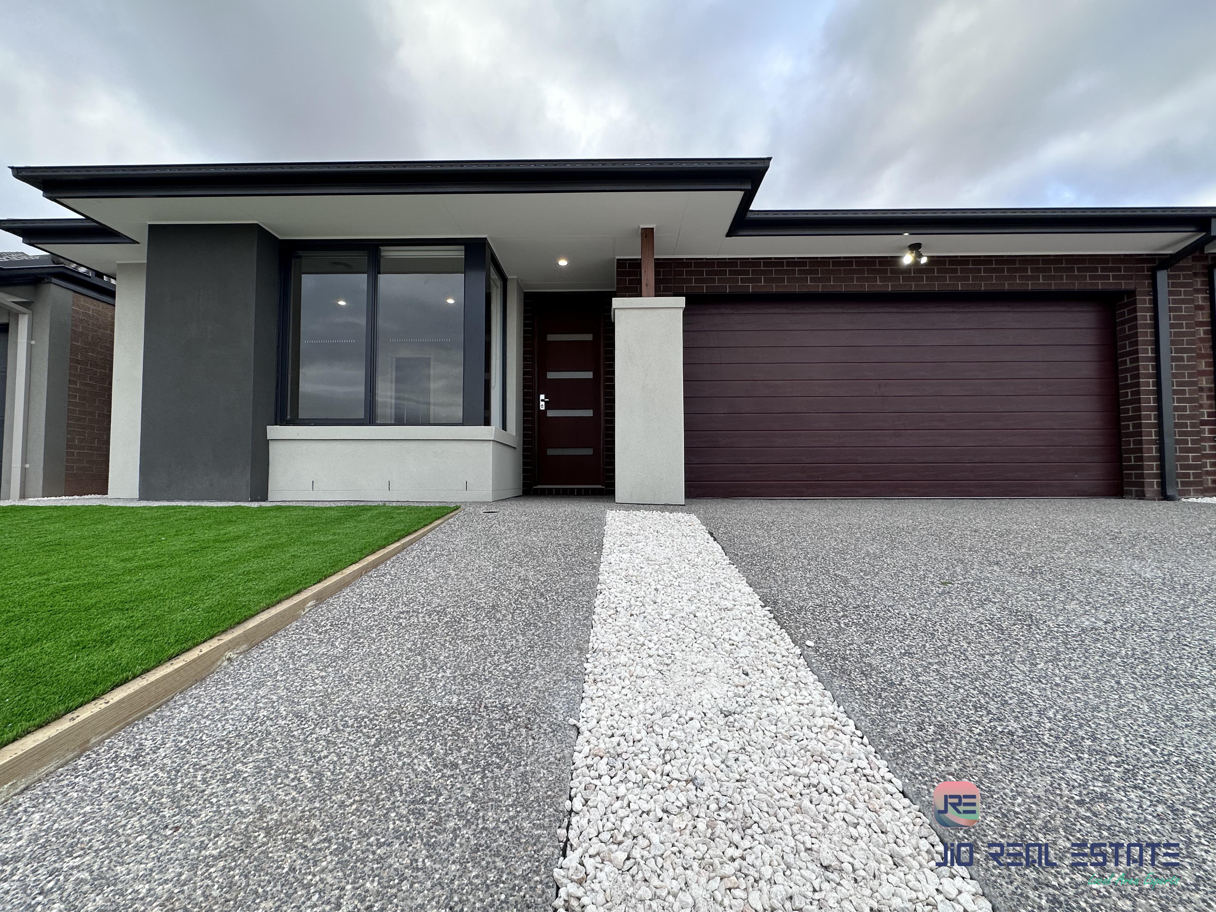 24 Glenard Ave, Strathtulloh VIC