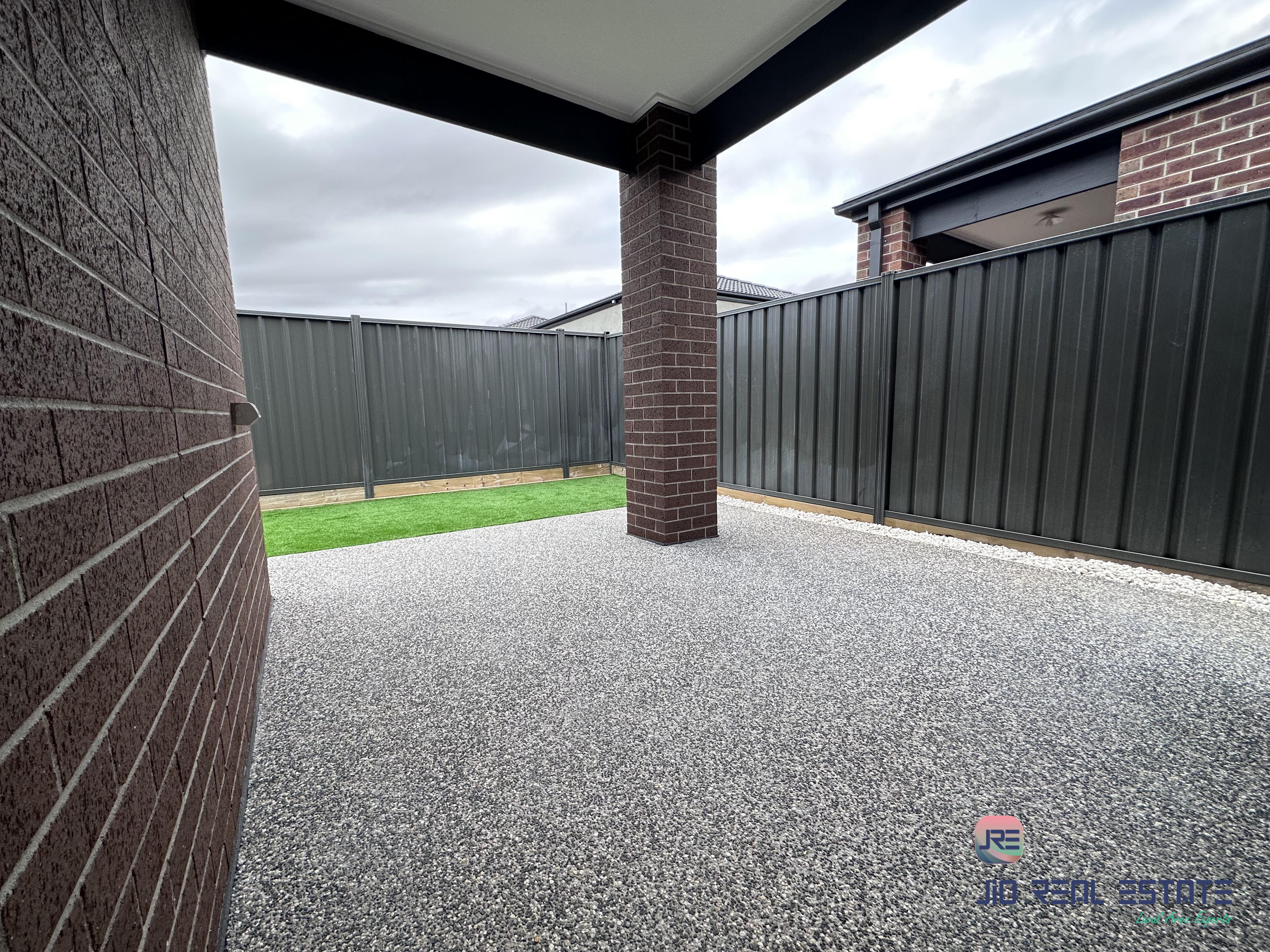 24 Glenard Ave, Strathtulloh VIC