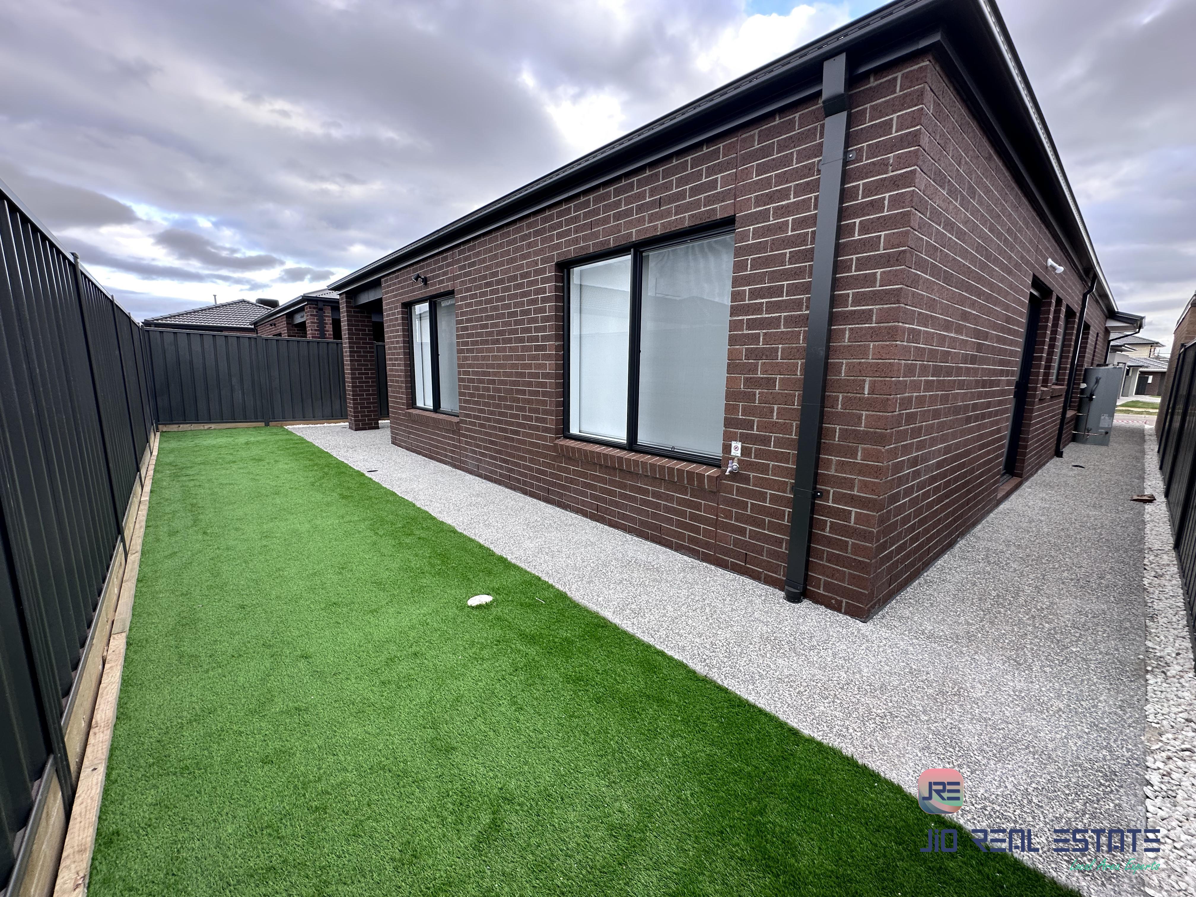 24 Glenard Ave, Strathtulloh VIC