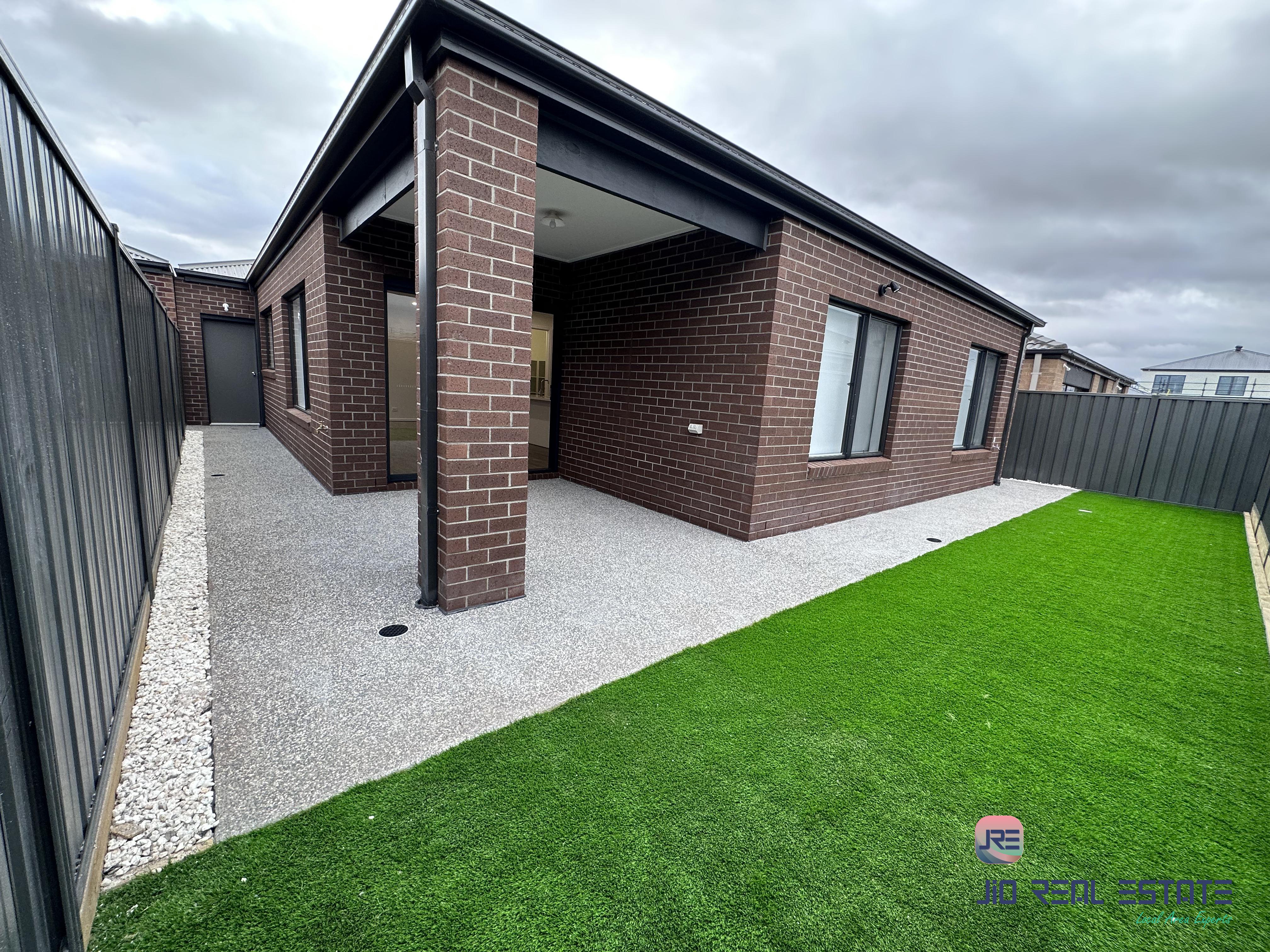 24 Glenard Ave, Strathtulloh VIC