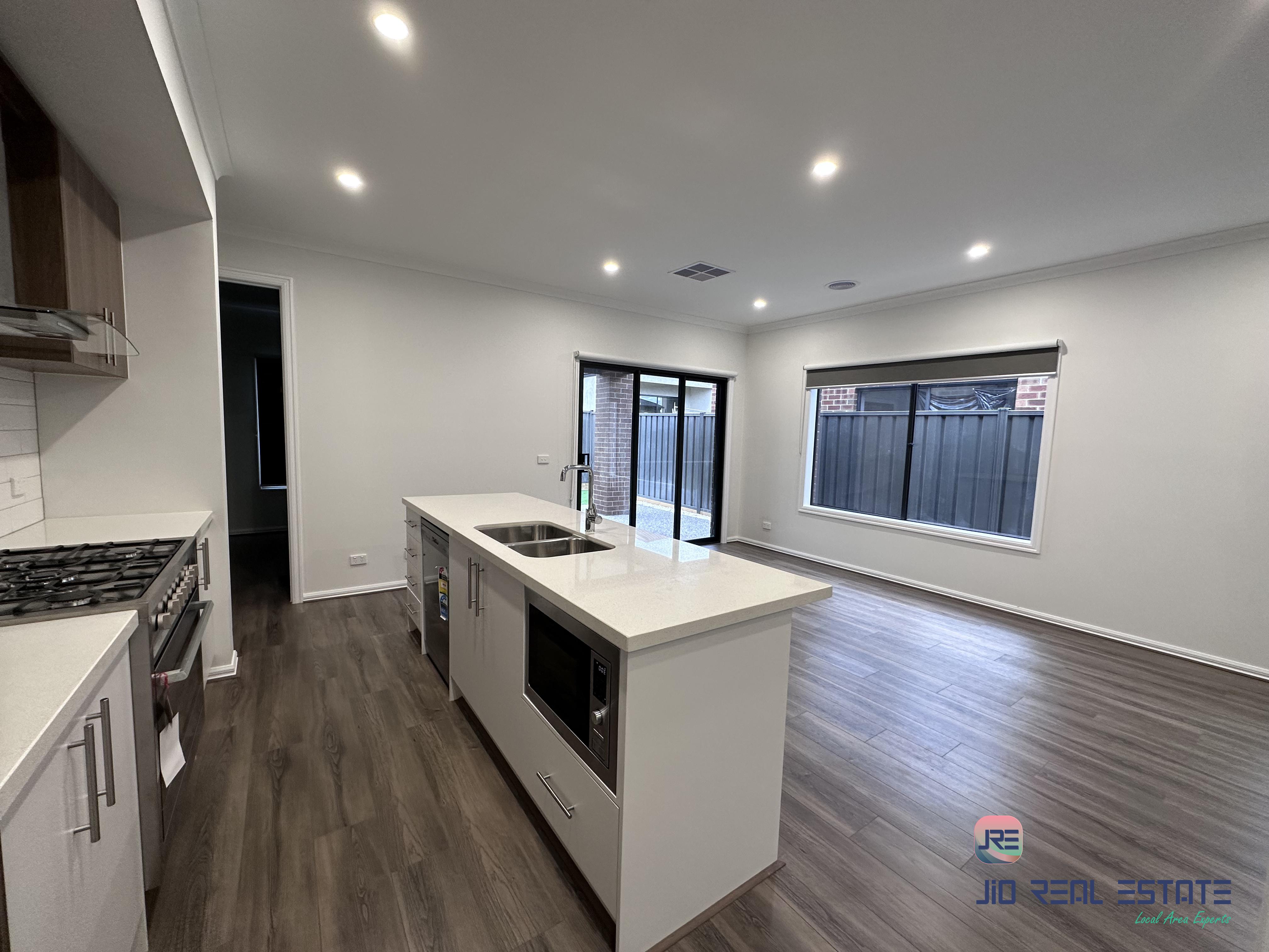 24 Glenard Ave, Strathtulloh VIC