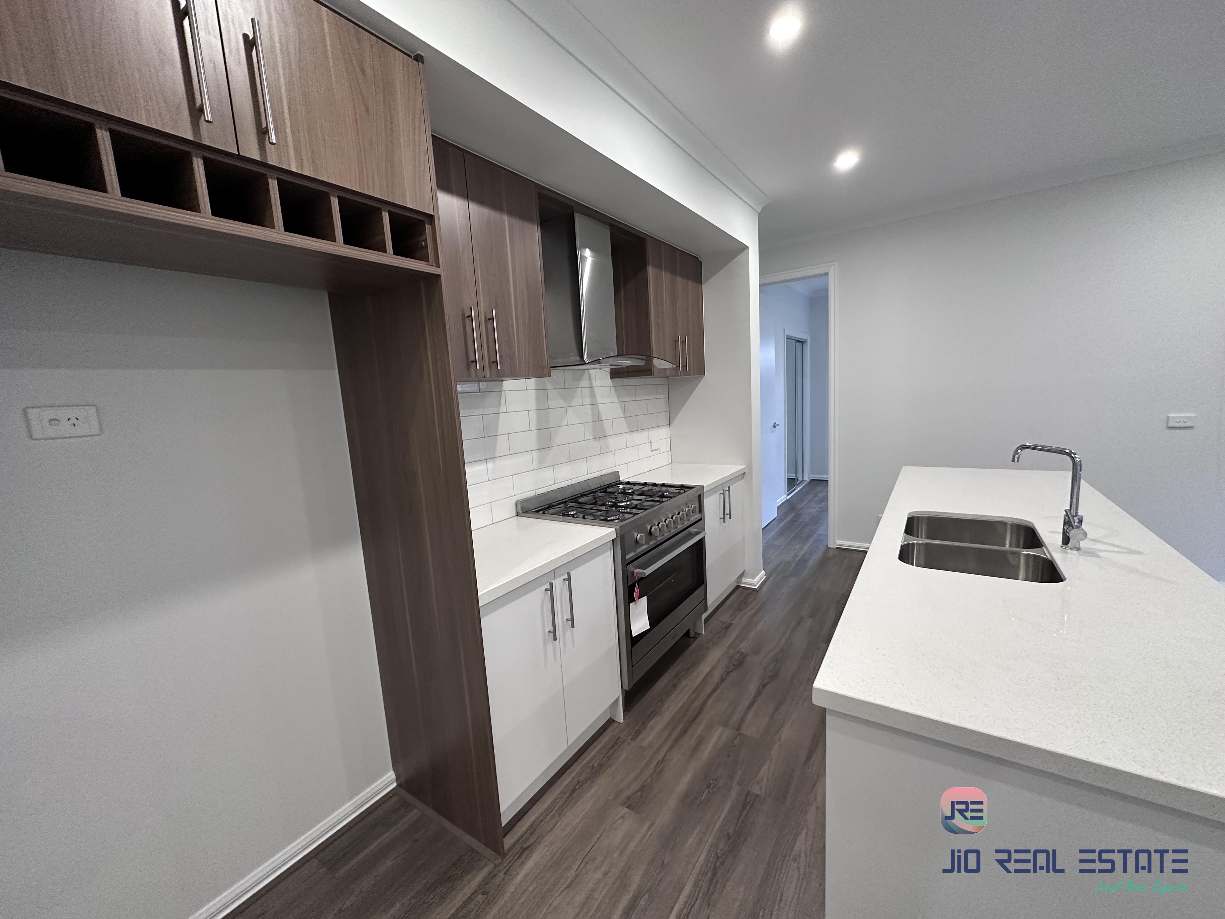 24 Glenard Ave, Strathtulloh VIC