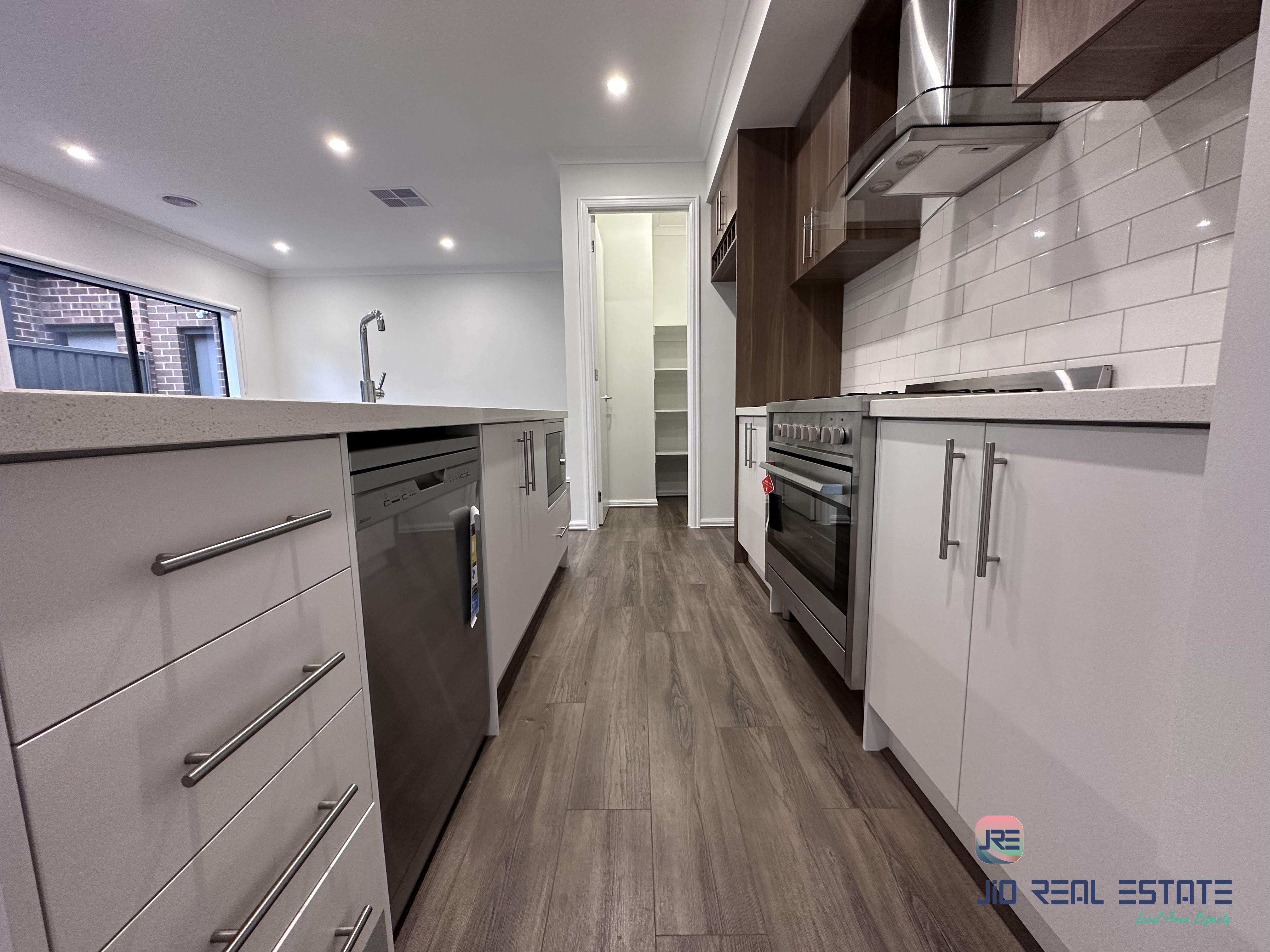 24 Glenard Ave, Strathtulloh VIC