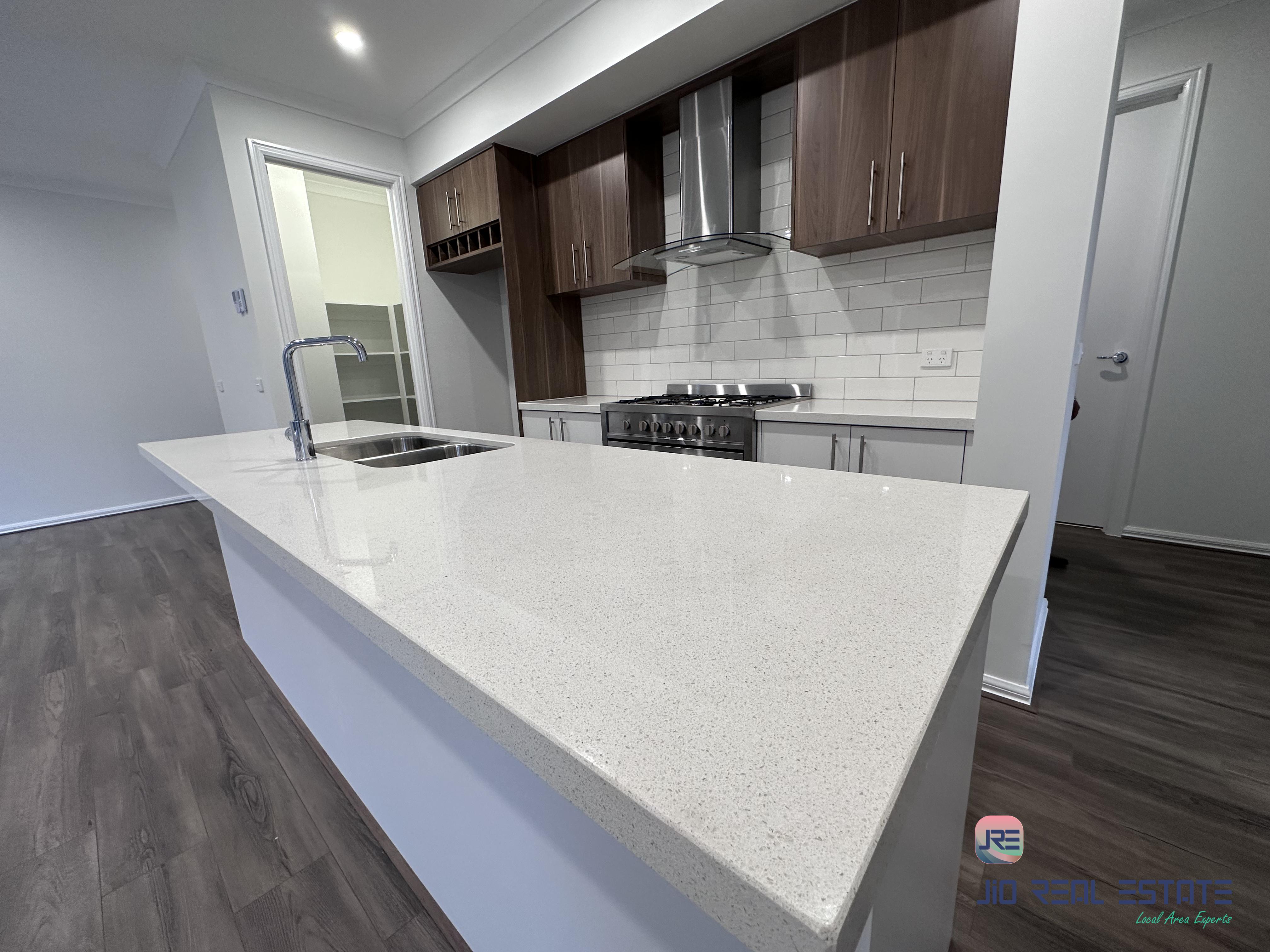 24 Glenard Ave, Strathtulloh VIC