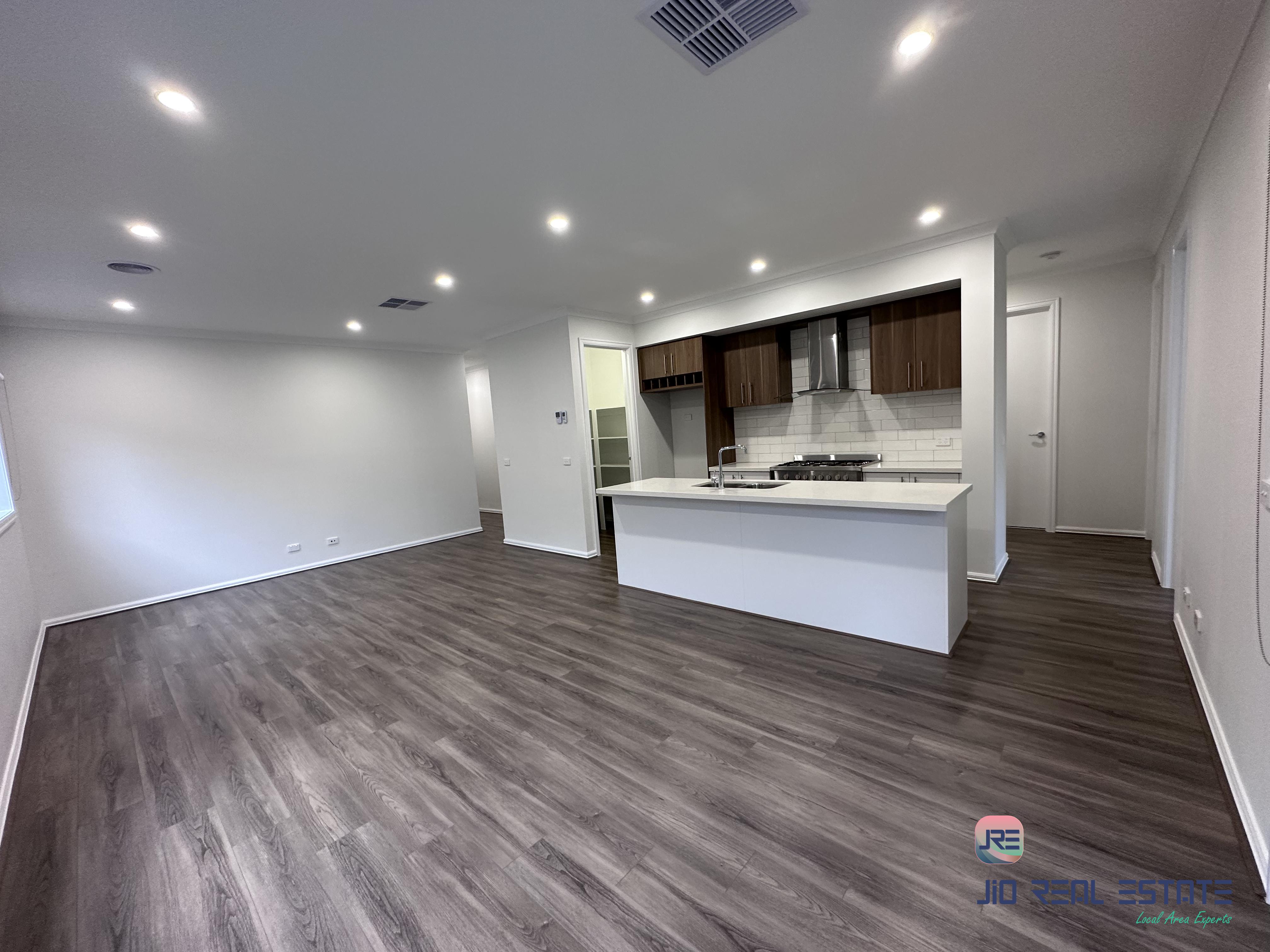 24 Glenard Ave, Strathtulloh VIC