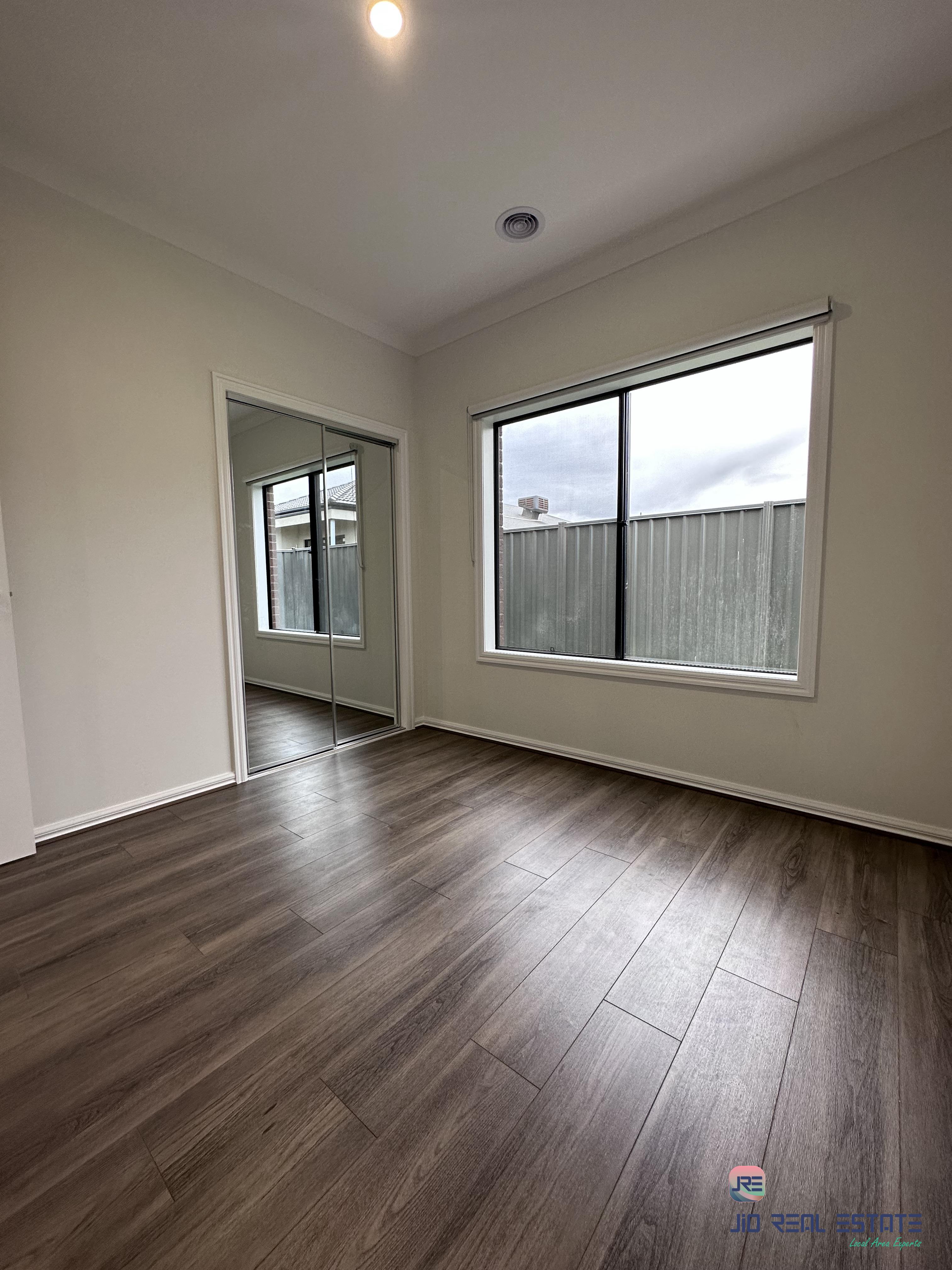 24 Glenard Ave, Strathtulloh VIC