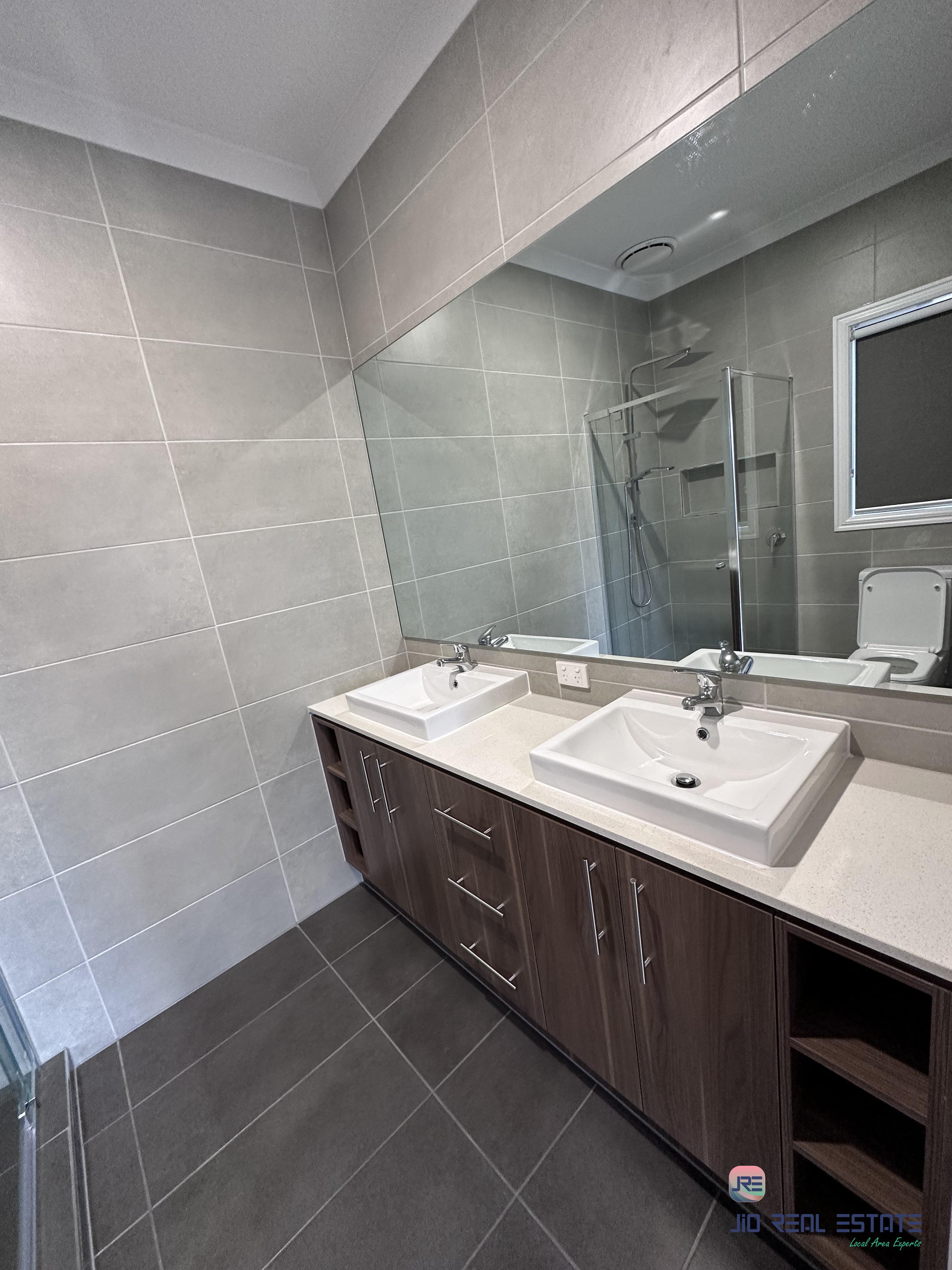 24 Glenard Ave, Strathtulloh VIC