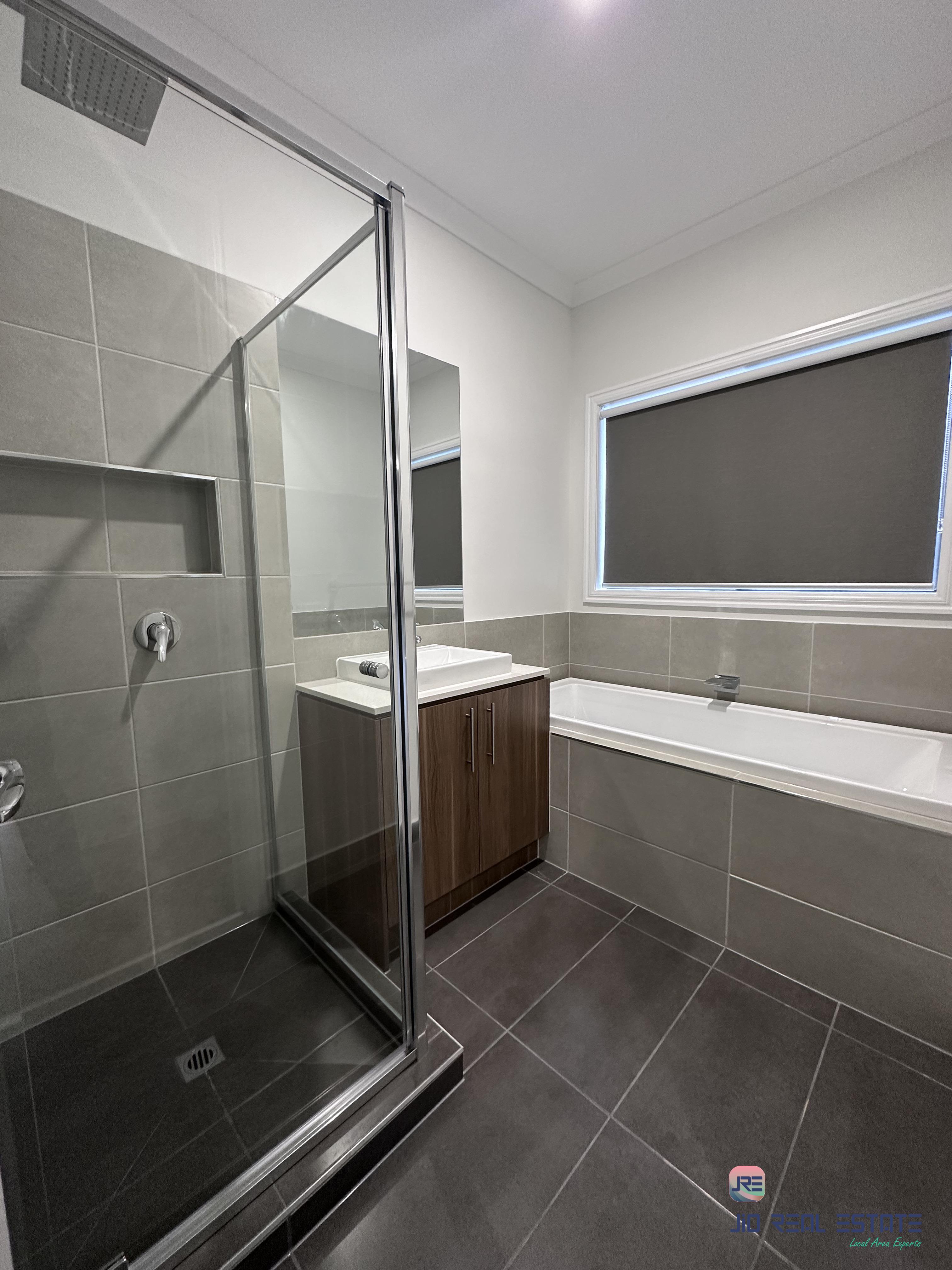 24 Glenard Ave, Strathtulloh VIC