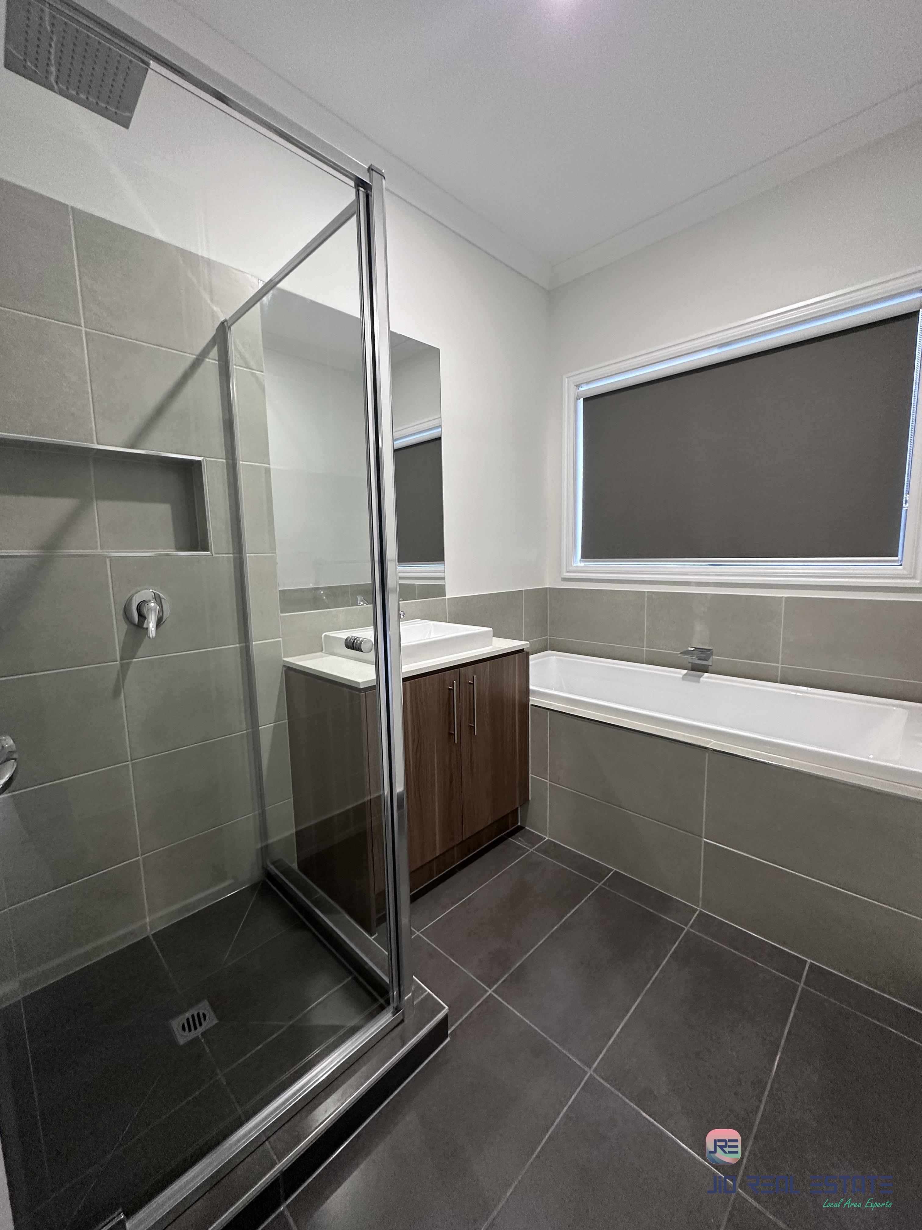 24 Glenard Ave, Strathtulloh VIC