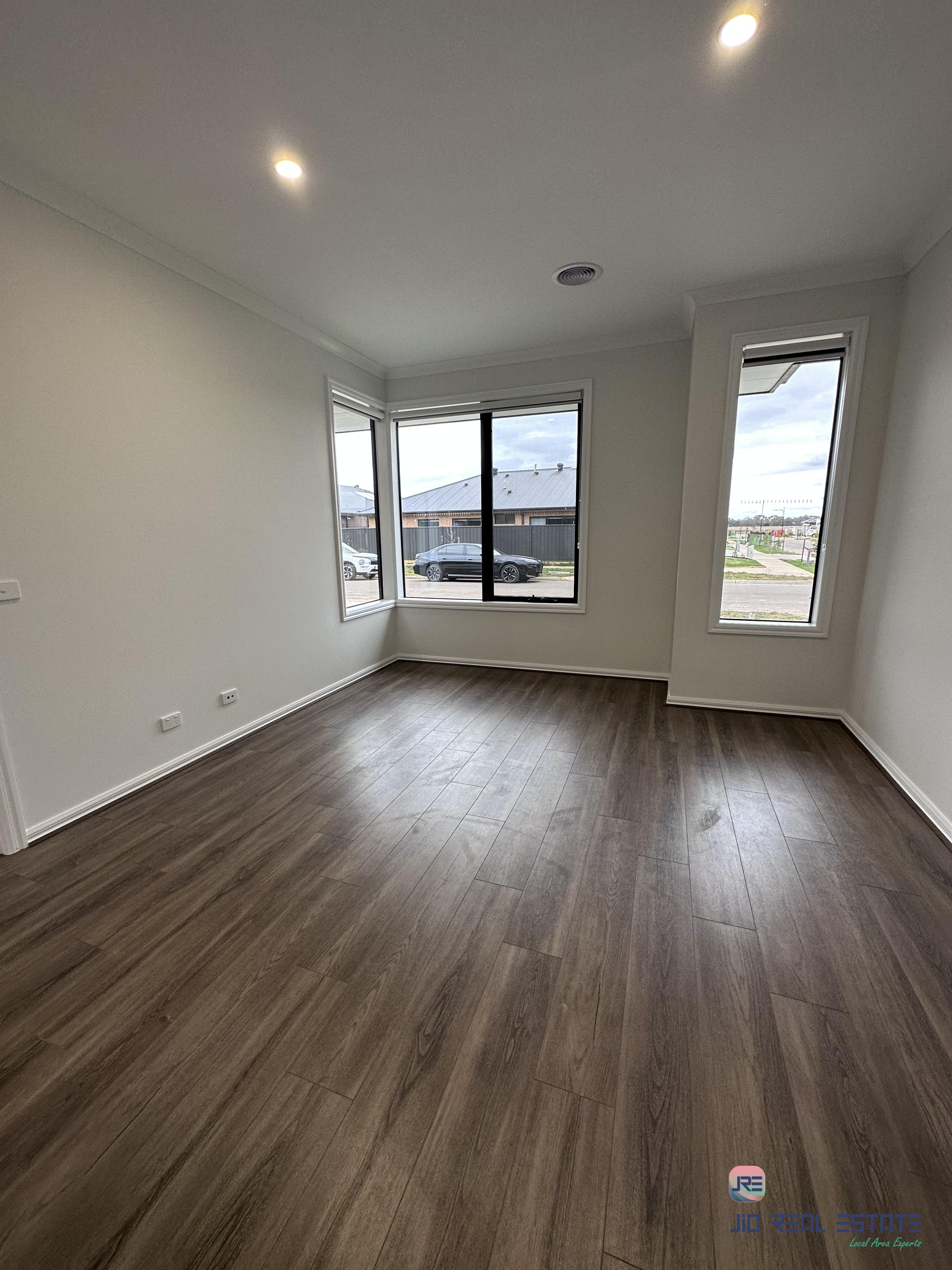 24 Glenard Ave, Strathtulloh VIC