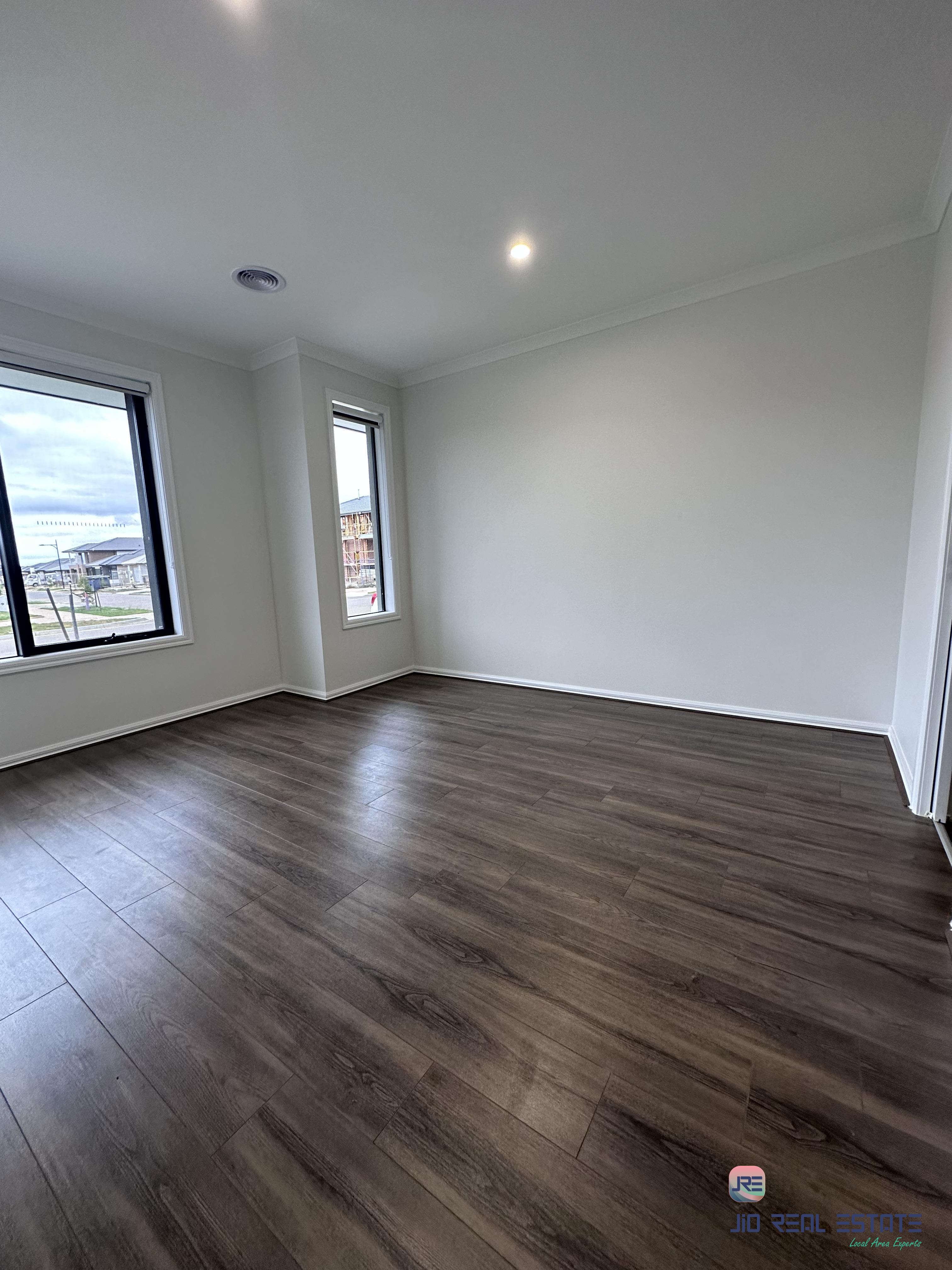 24 Glenard Ave, Strathtulloh VIC