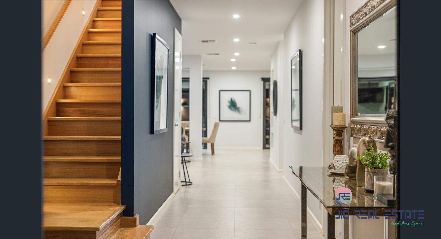 15 Wiltshire Boulevard, Thornhill Park VIC