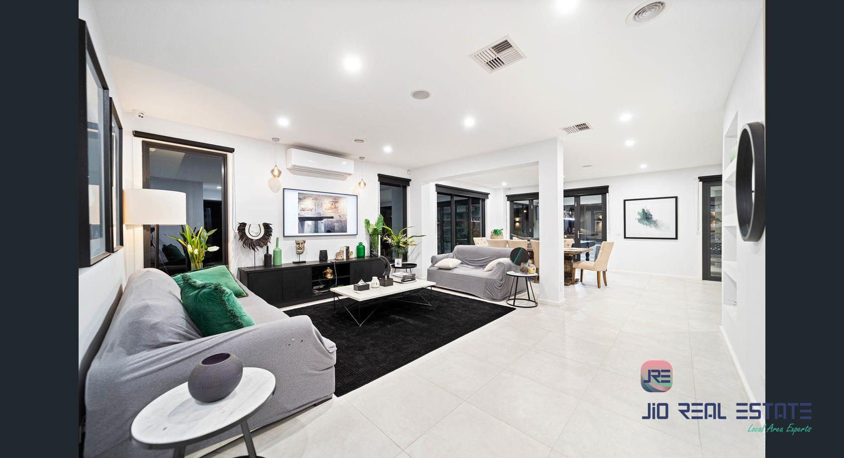 15 Wiltshire Boulevard, Thornhill Park VIC