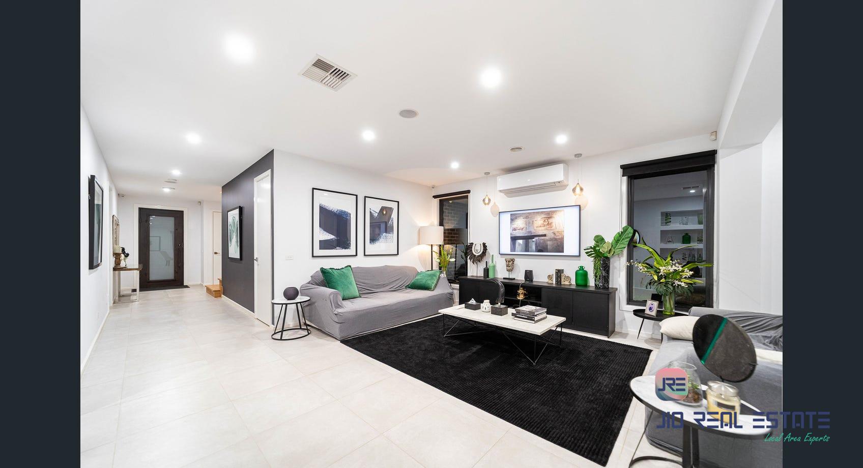 15 Wiltshire Boulevard, Thornhill Park VIC