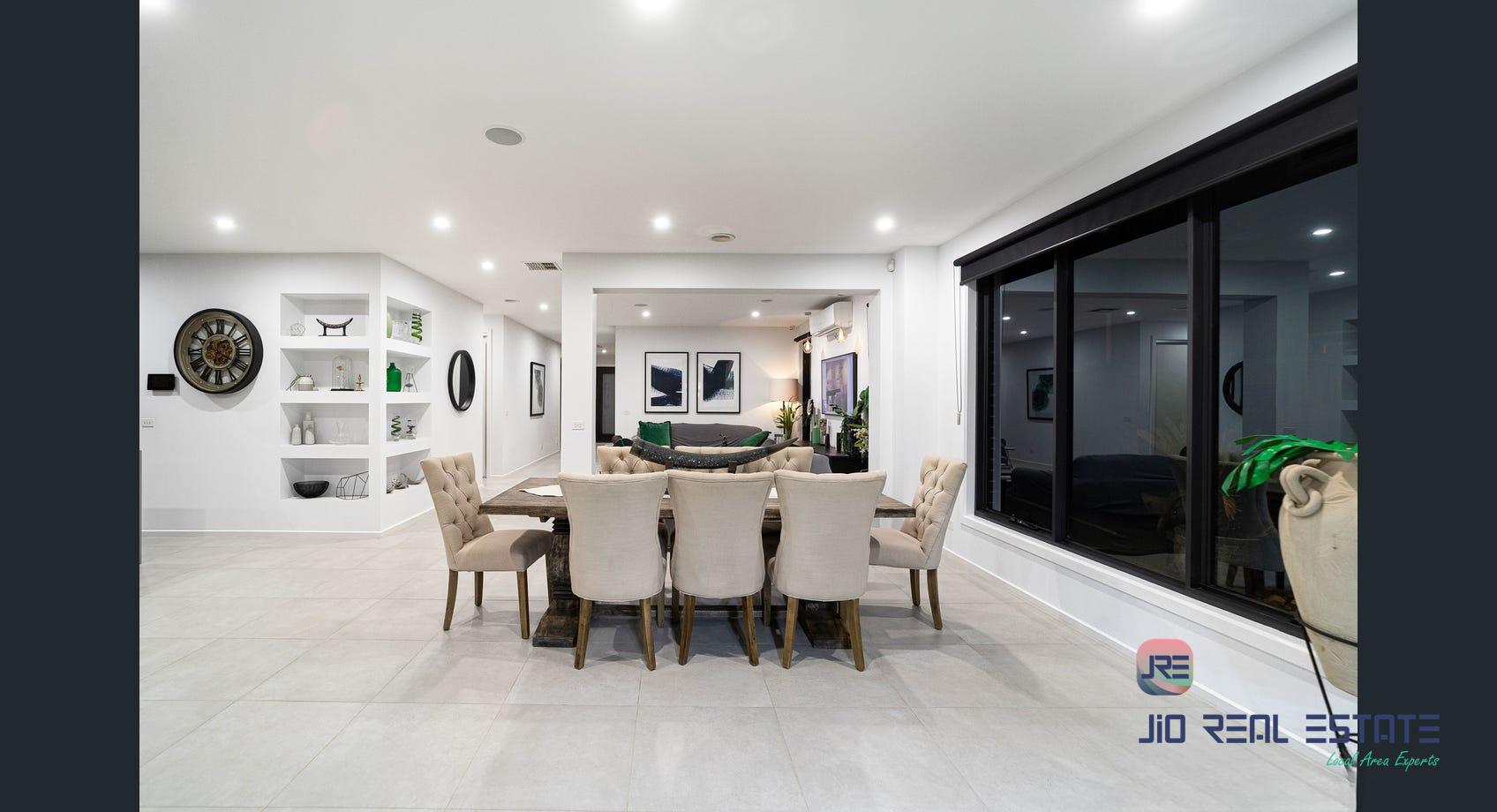 15 Wiltshire Boulevard, Thornhill Park VIC