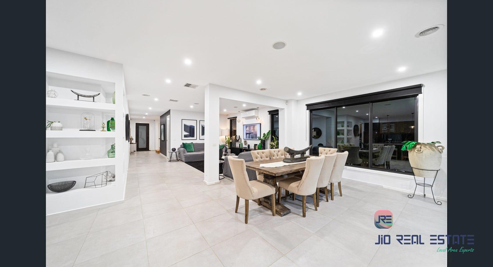 15 Wiltshire Boulevard, Thornhill Park VIC