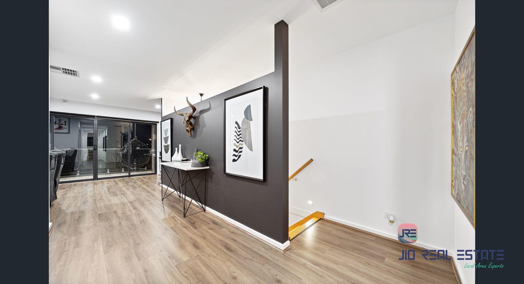 15 Wiltshire Boulevard, Thornhill Park VIC