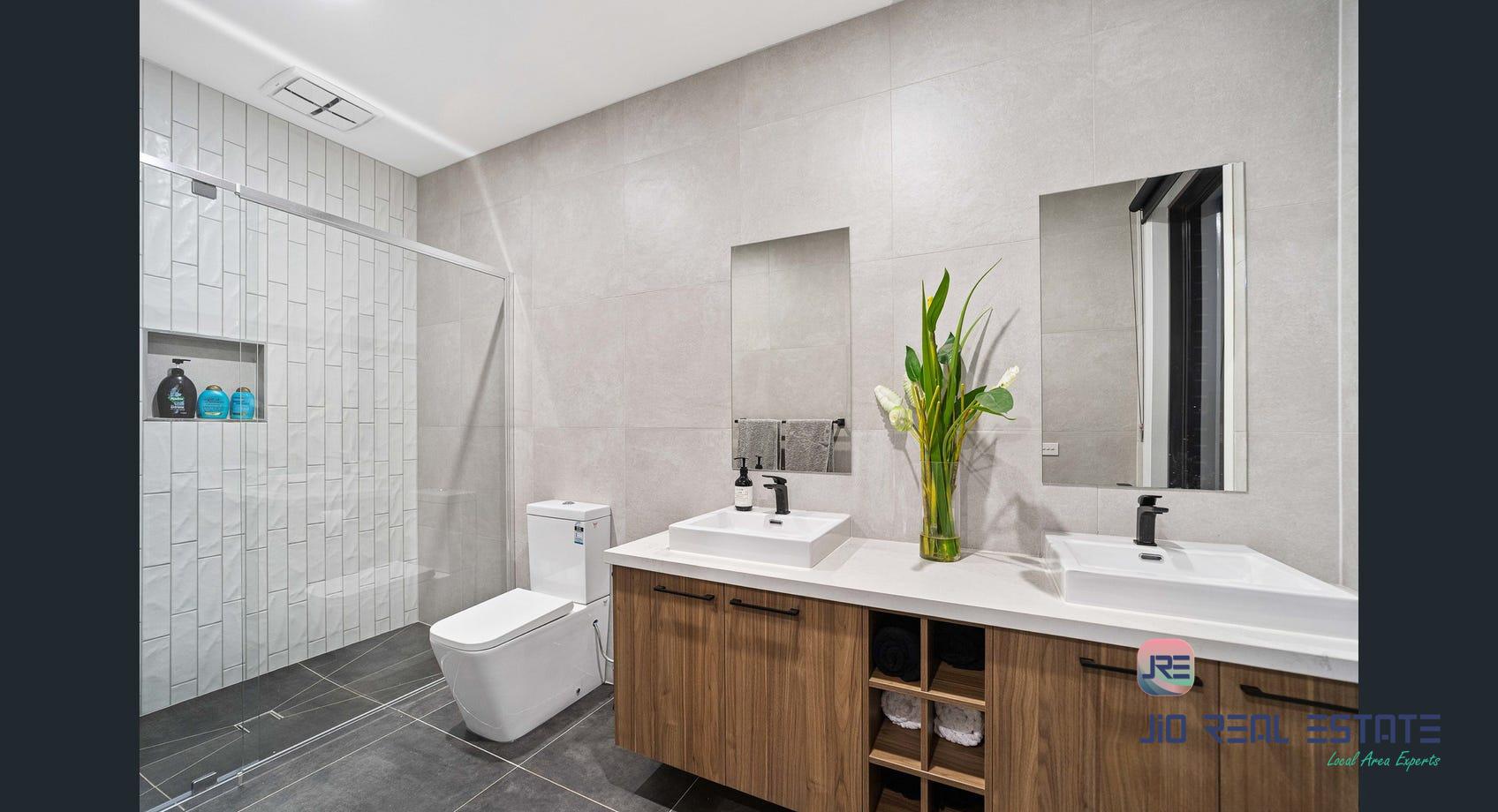 15 Wiltshire Boulevard, Thornhill Park VIC