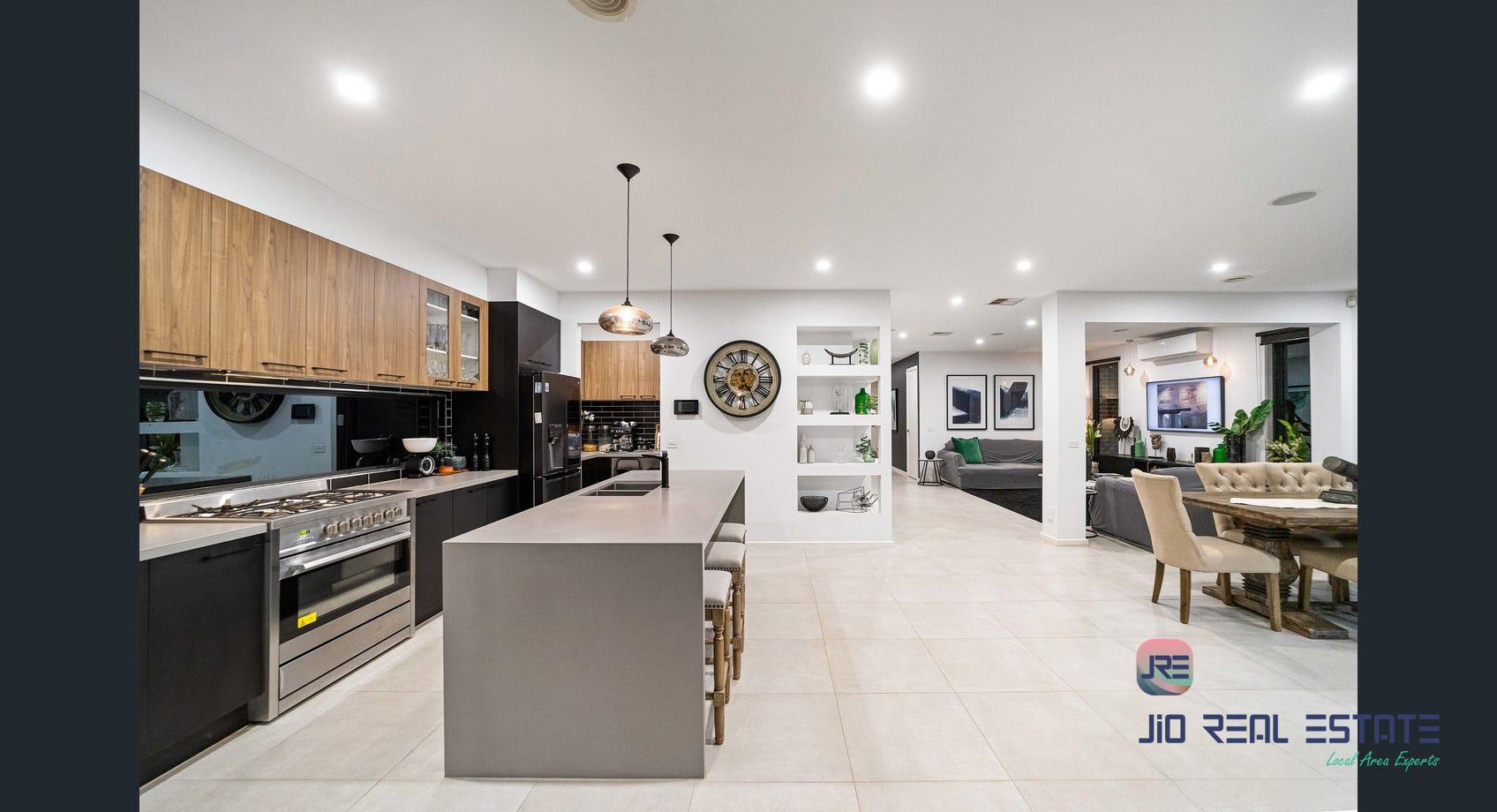 15 Wiltshire Boulevard, Thornhill Park VIC