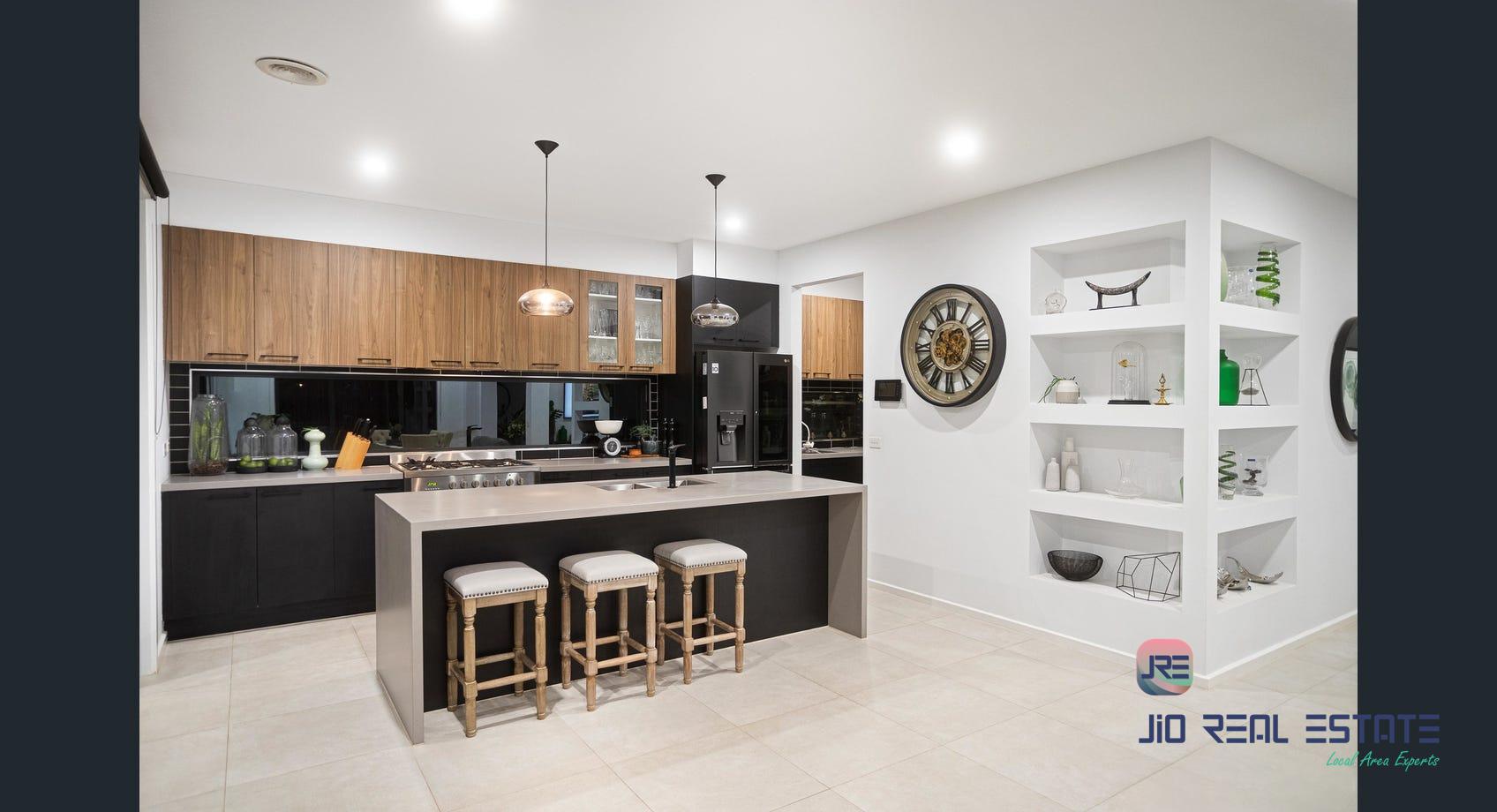 15 Wiltshire Boulevard, Thornhill Park VIC