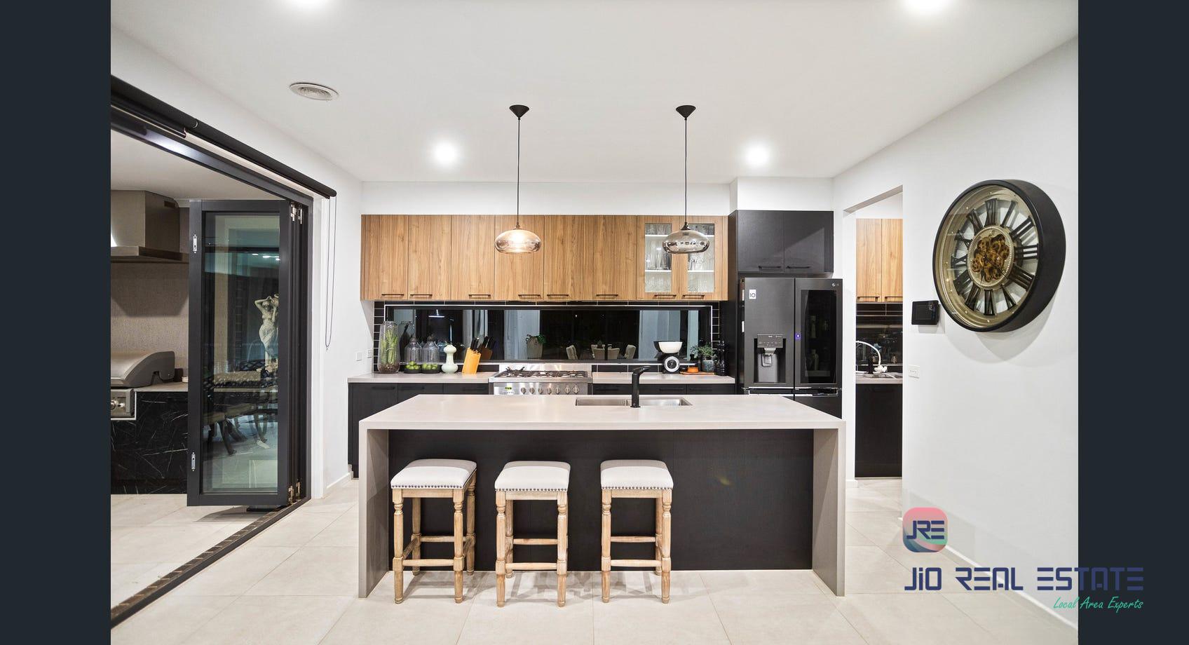 15 Wiltshire Boulevard, Thornhill Park VIC