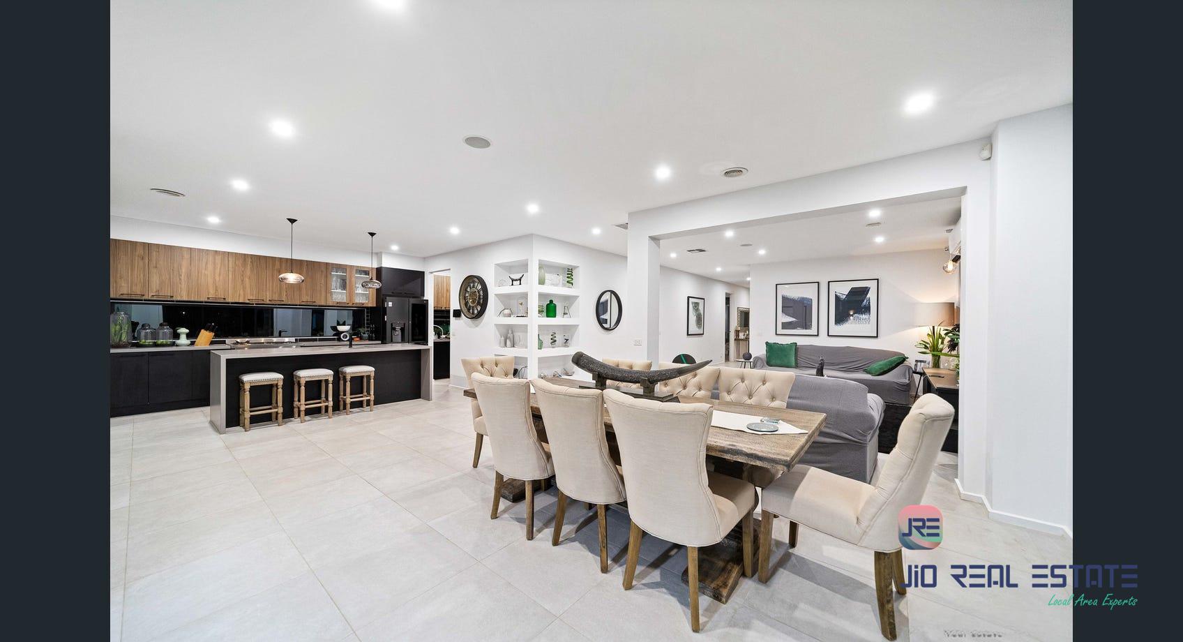 15 Wiltshire Boulevard, Thornhill Park VIC