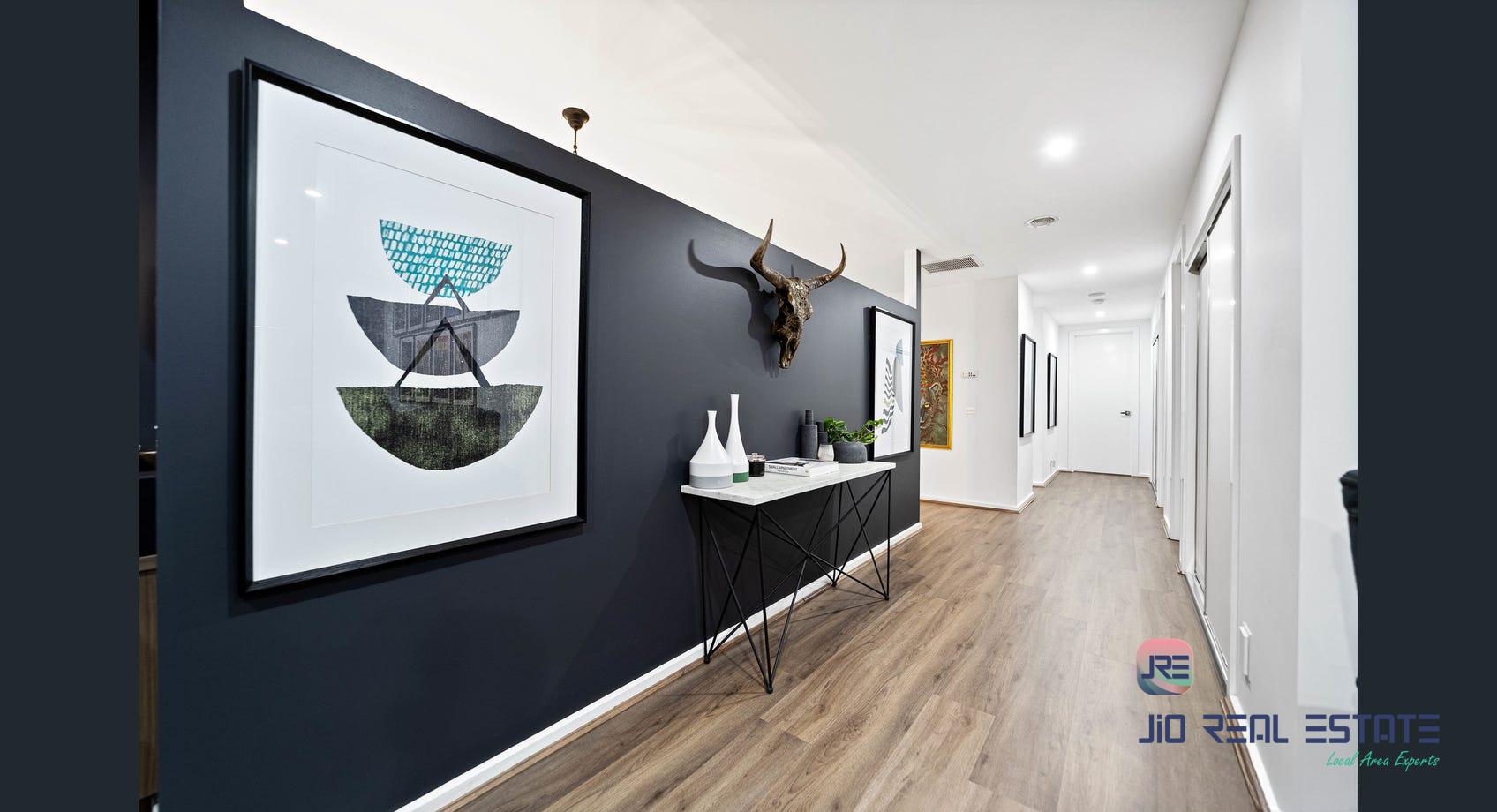 15 Wiltshire Boulevard, Thornhill Park VIC