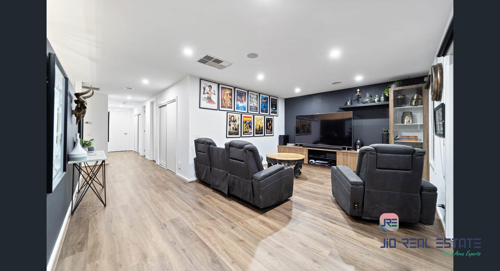 15 Wiltshire Boulevard, Thornhill Park VIC