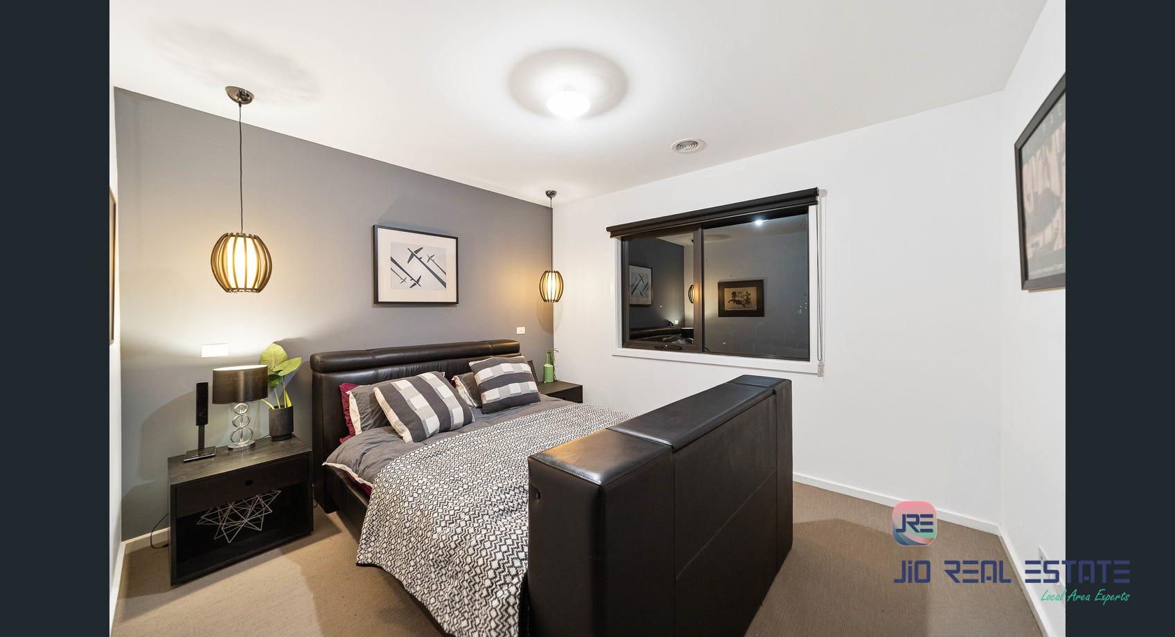 15 Wiltshire Boulevard, Thornhill Park VIC