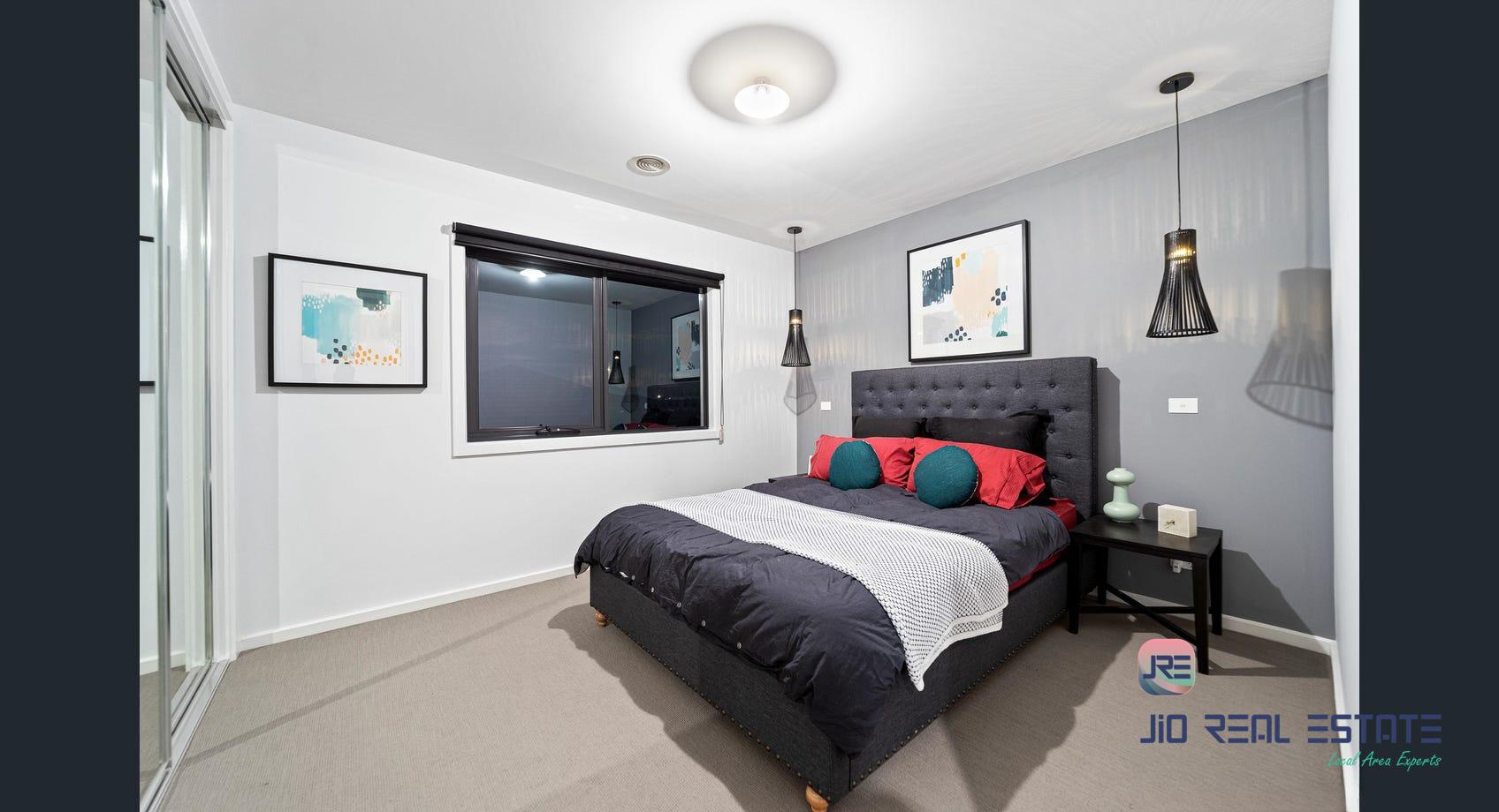 15 Wiltshire Boulevard, Thornhill Park VIC