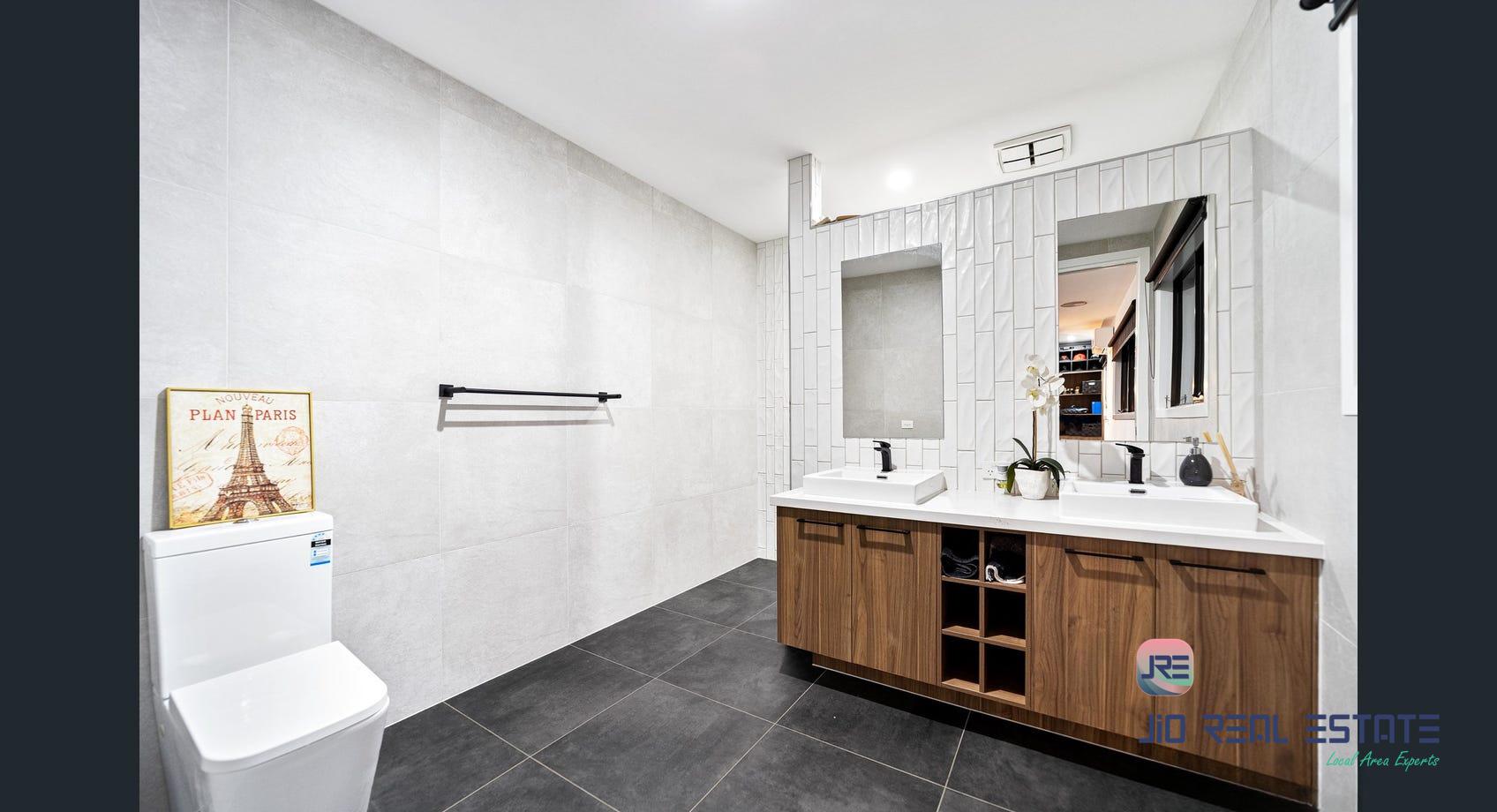 15 Wiltshire Boulevard, Thornhill Park VIC