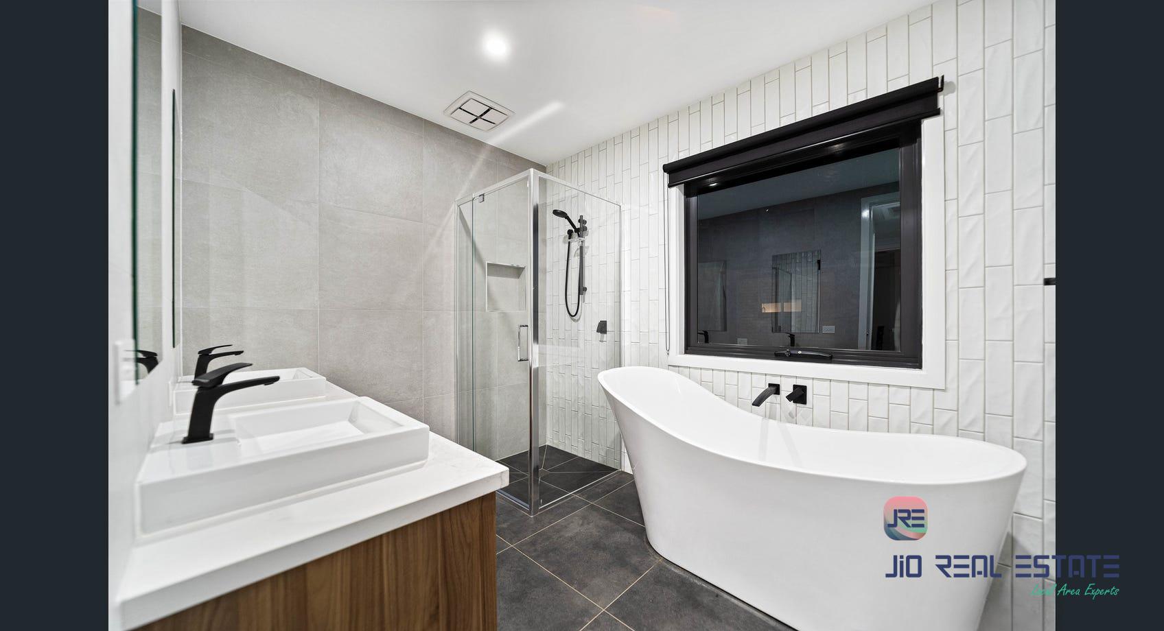 15 Wiltshire Boulevard, Thornhill Park VIC