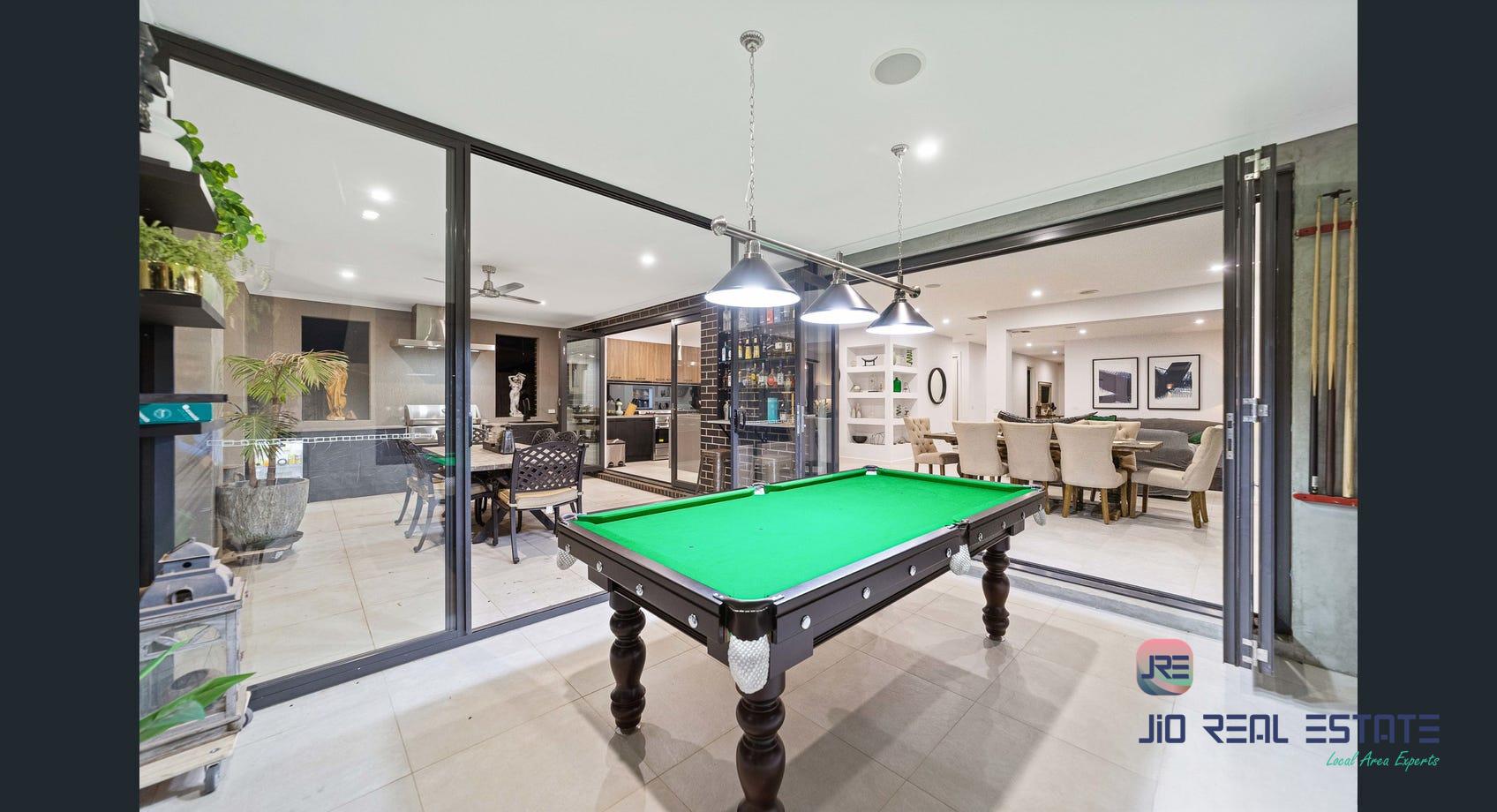 15 Wiltshire Boulevard, Thornhill Park VIC