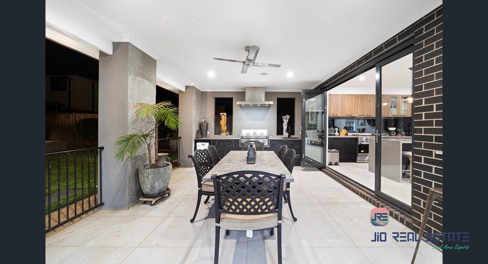 15 Wiltshire Boulevard, Thornhill Park VIC