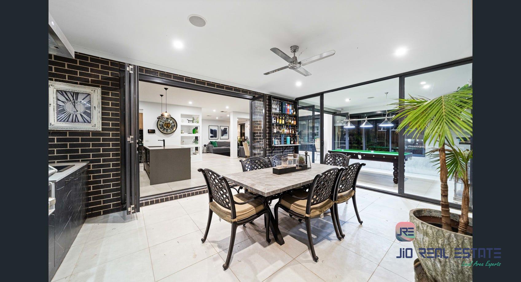 15 Wiltshire Boulevard, Thornhill Park VIC