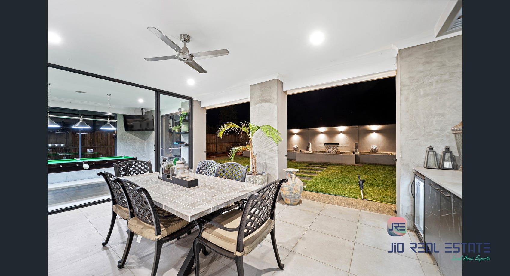 15 Wiltshire Boulevard, Thornhill Park VIC