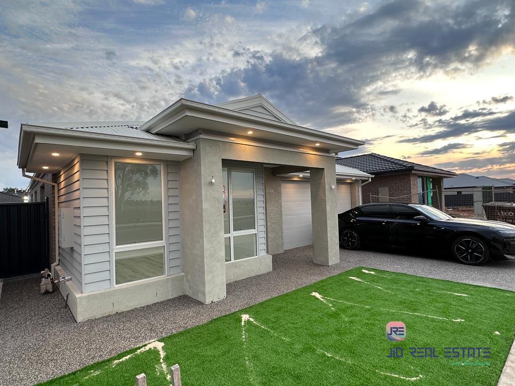 33 Riversdale Boulevard, Weir Views VIC