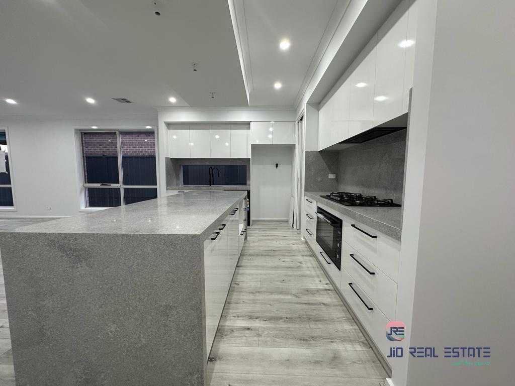 33 Riversdale Boulevard, Weir Views VIC