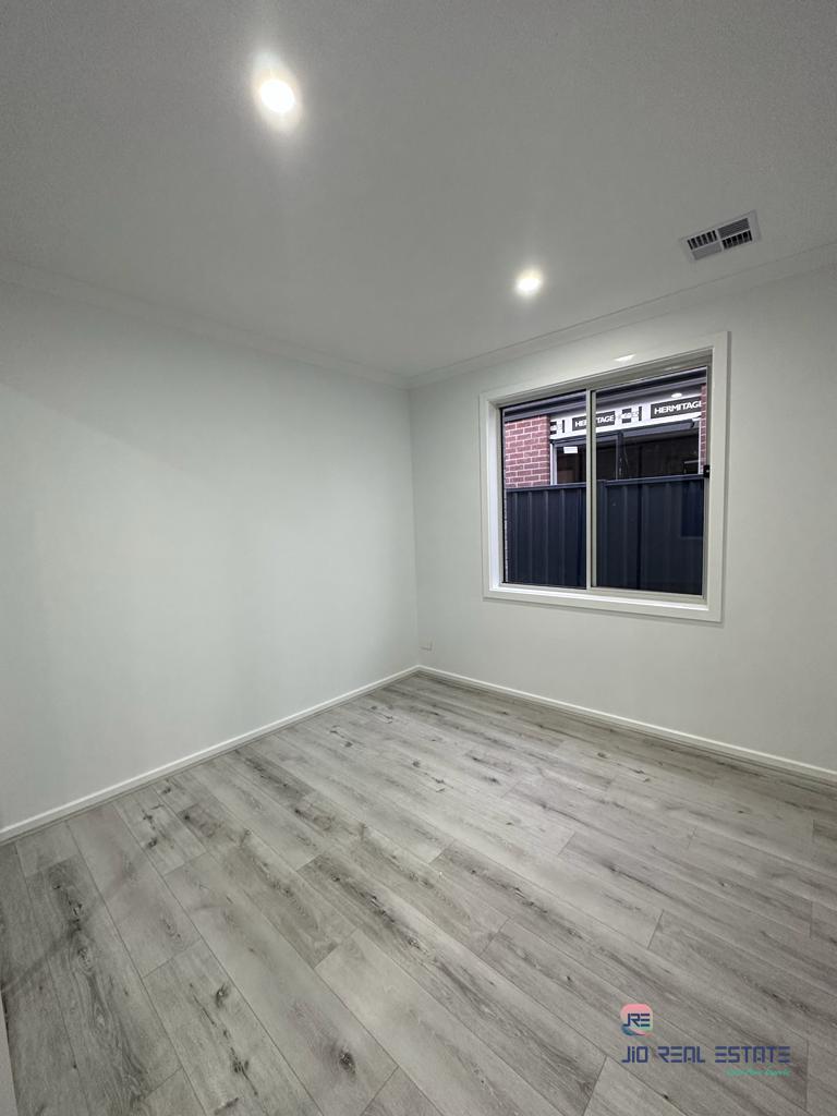 33 Riversdale Boulevard, Weir Views VIC