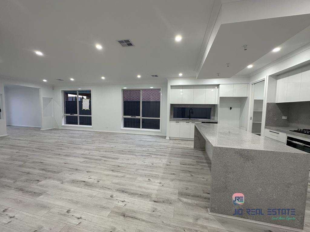 33 Riversdale Boulevard, Weir Views VIC