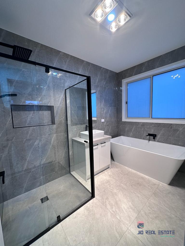 33 Riversdale Boulevard, Weir Views VIC