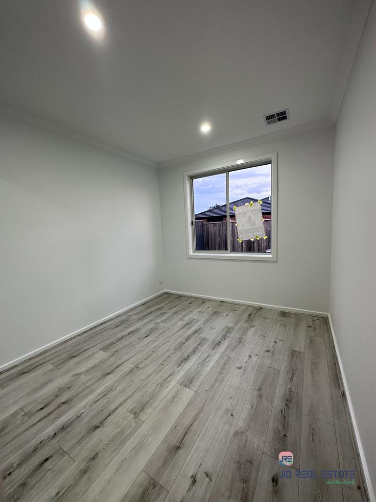 33 Riversdale Boulevard, Weir Views VIC