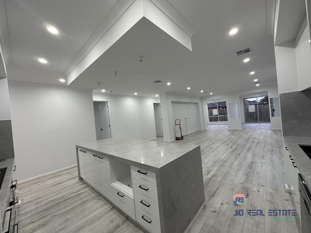 33 Riversdale Boulevard, Weir Views VIC