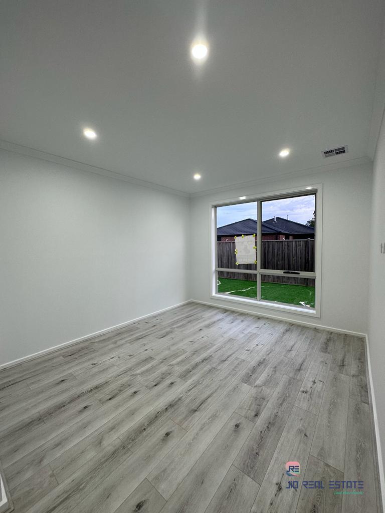 33 Riversdale Boulevard, Weir Views VIC