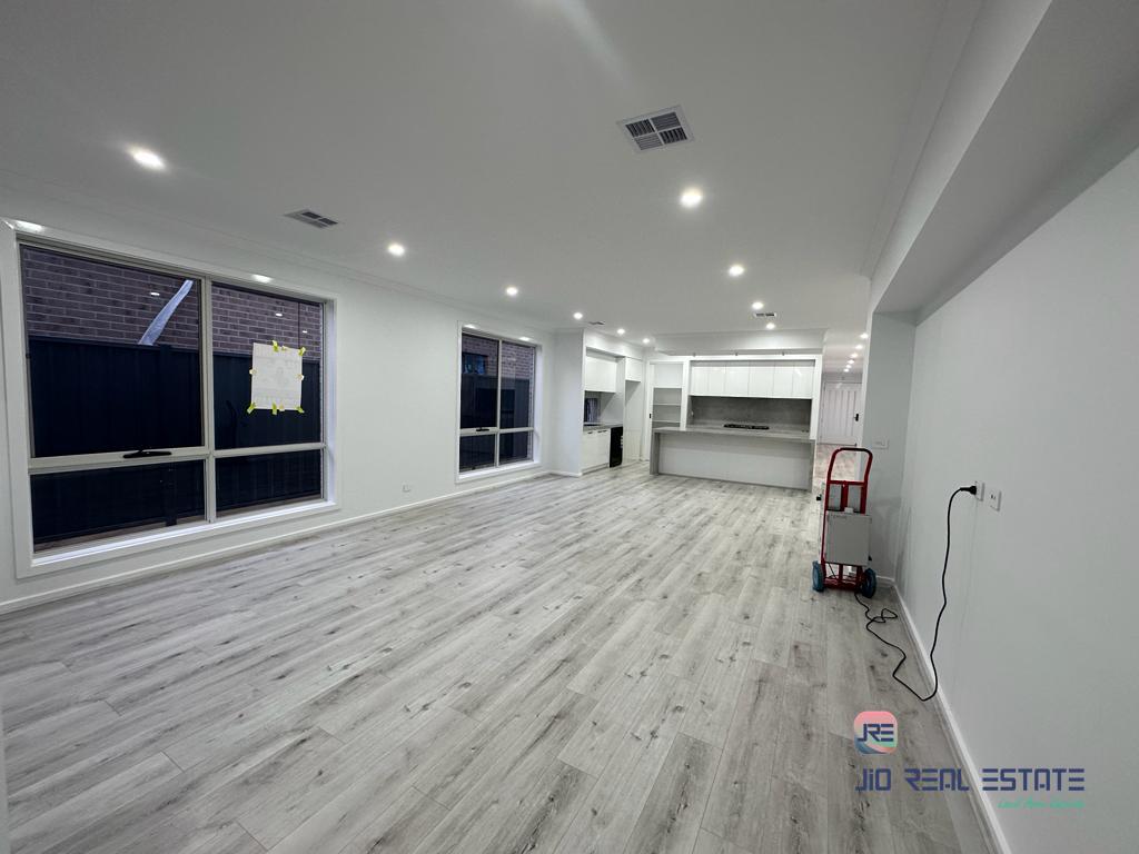 33 Riversdale Boulevard, Weir Views VIC