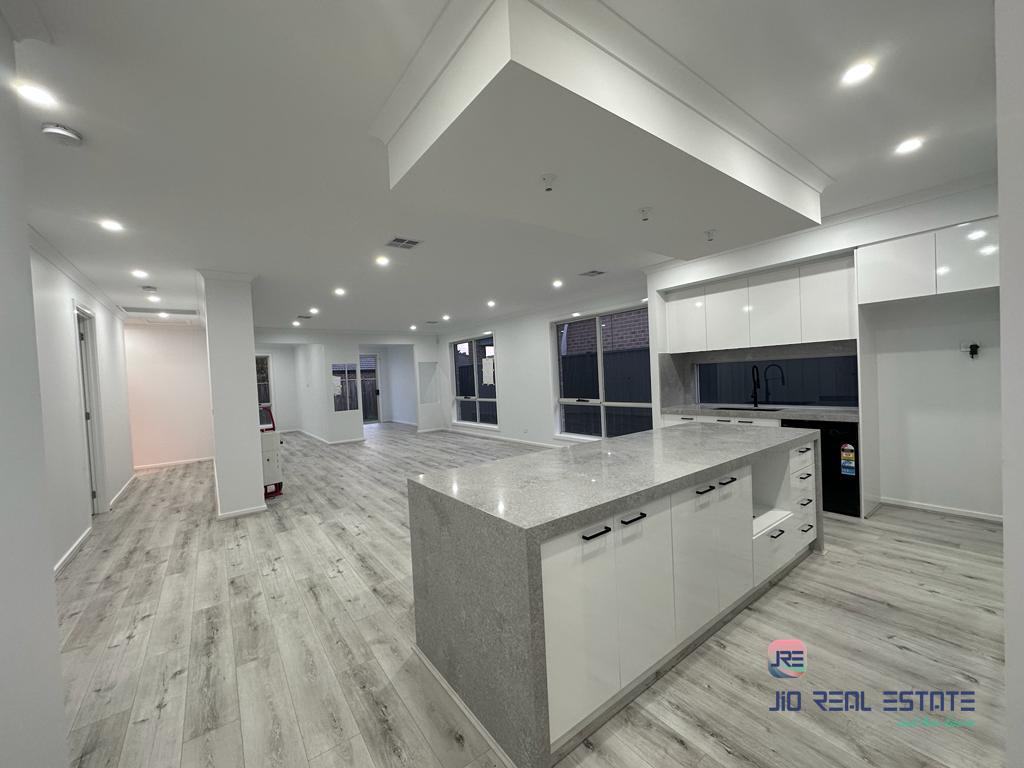 33 Riversdale Boulevard, Weir Views VIC