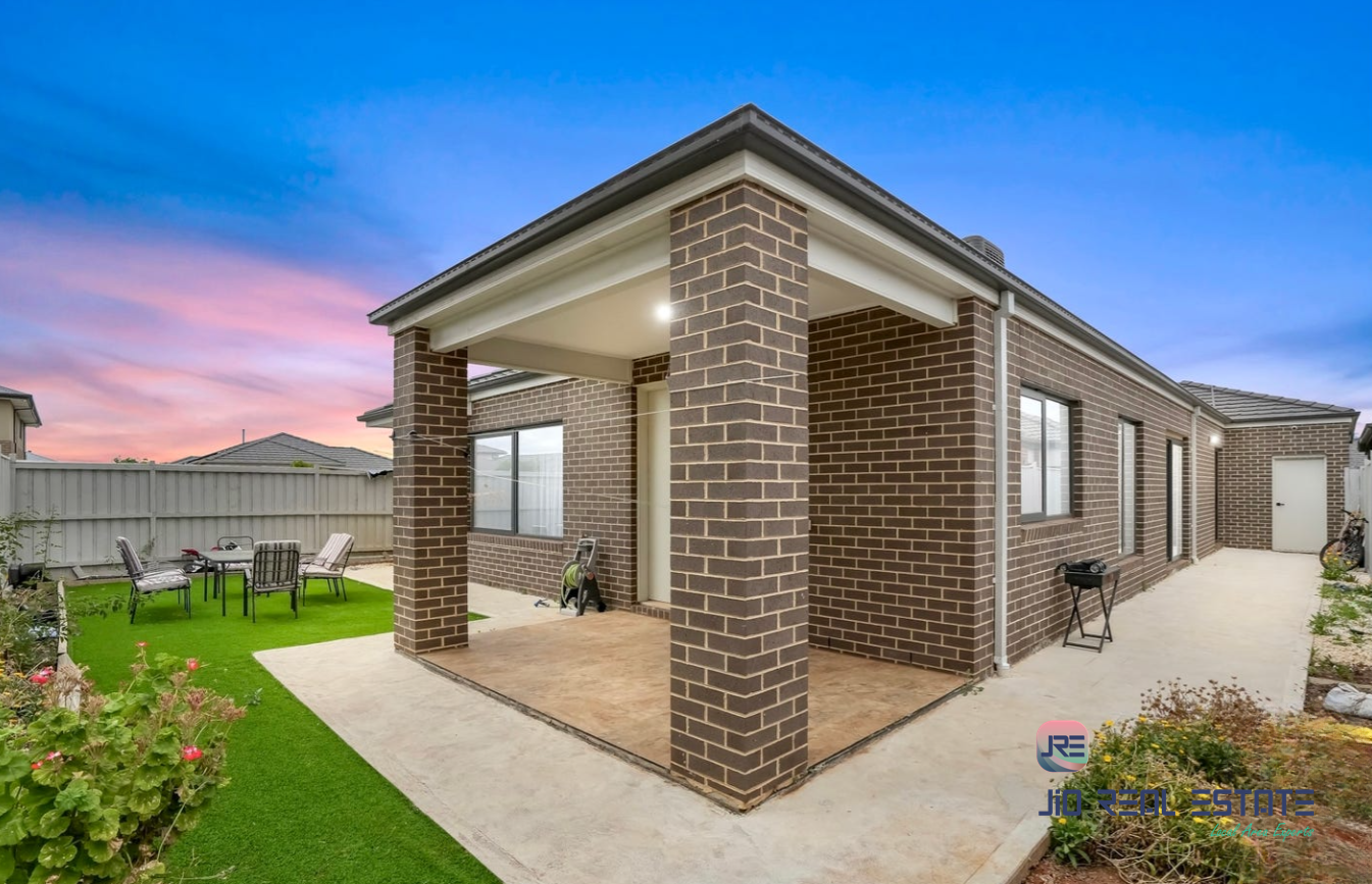 23 Kirkham Drive, Thornhill Park VIC
